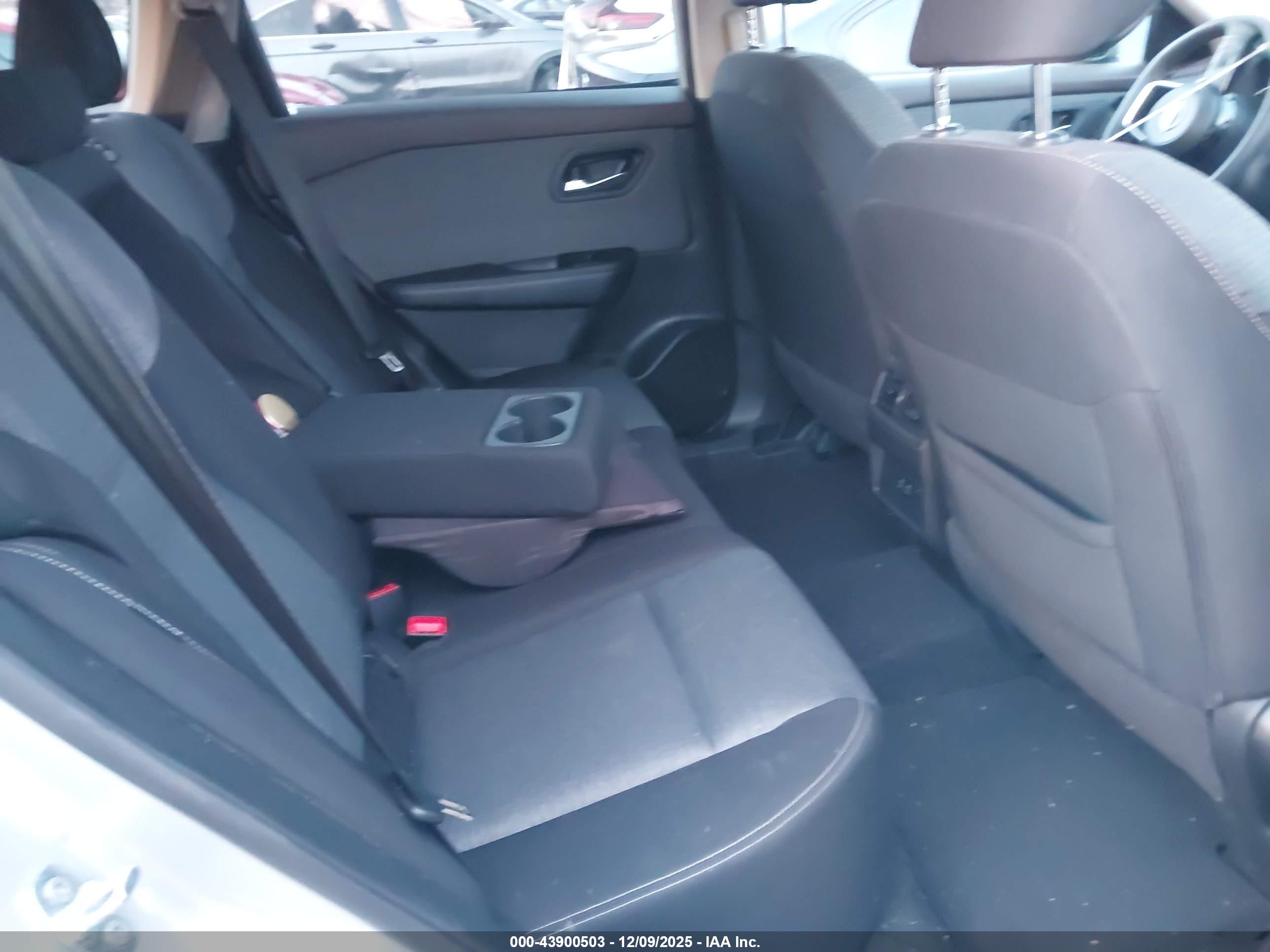 NISSAN ROGUE image 8