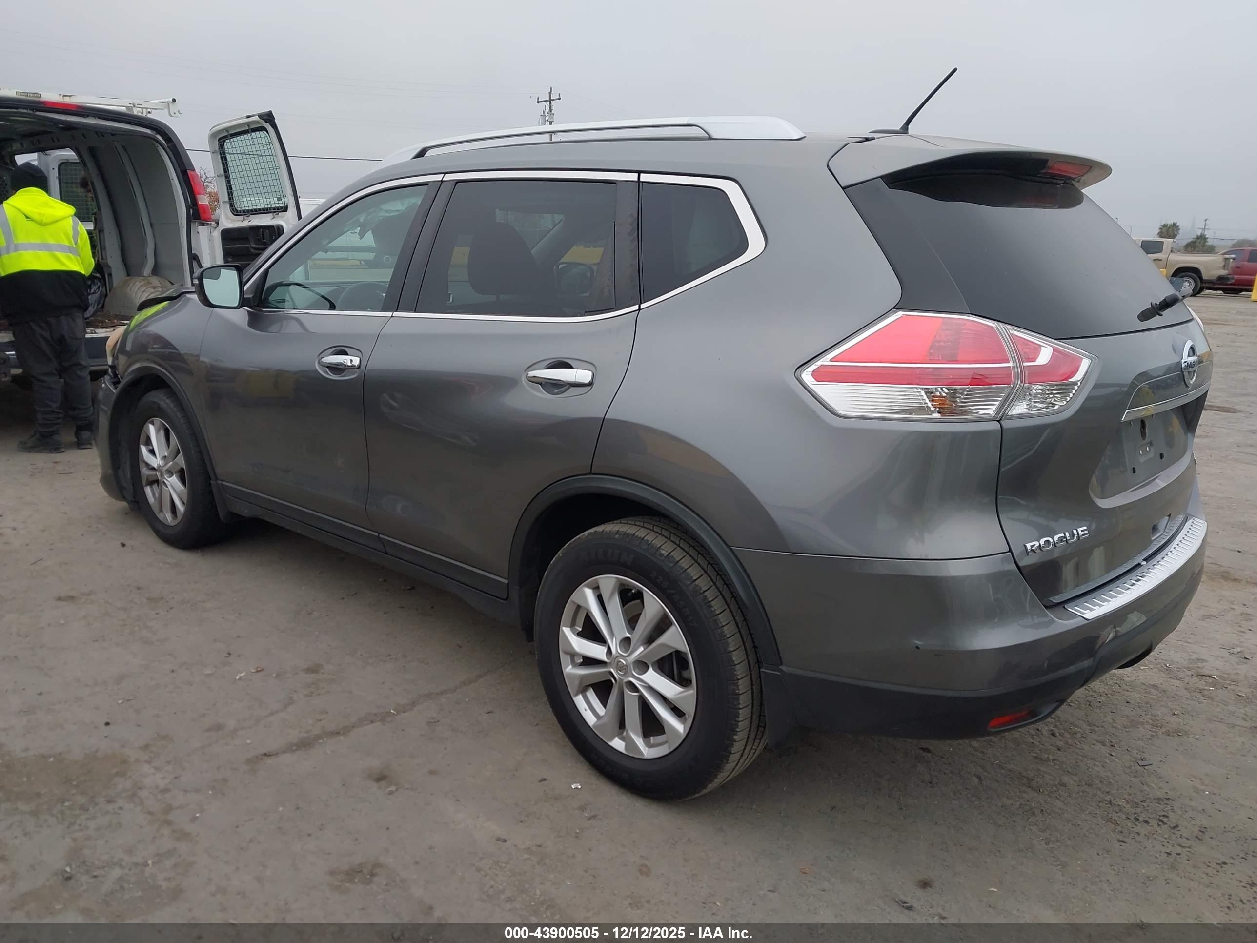 NISSAN ROGUE image 3