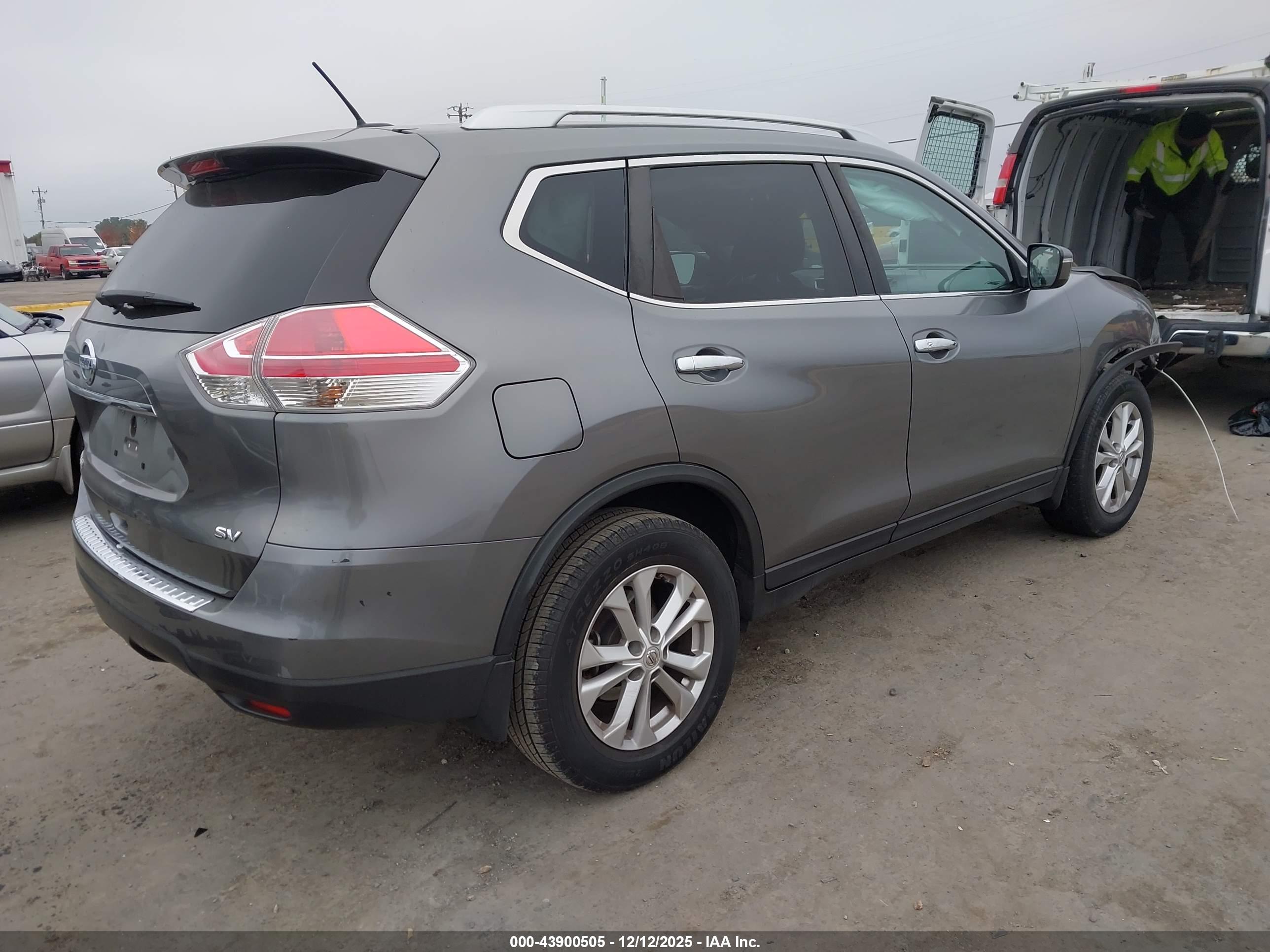NISSAN ROGUE image 4