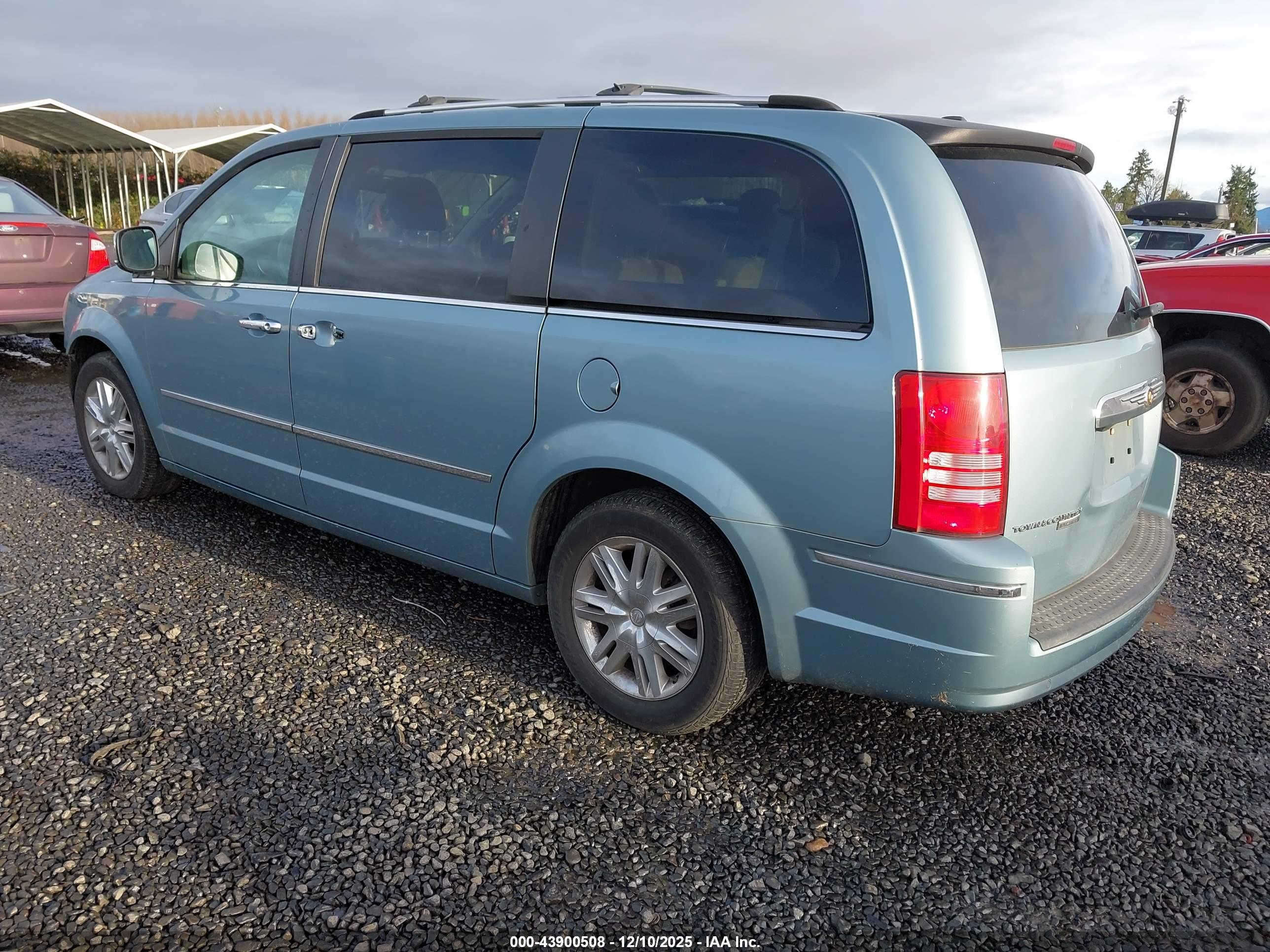 CHRYSLER TOWN image 3