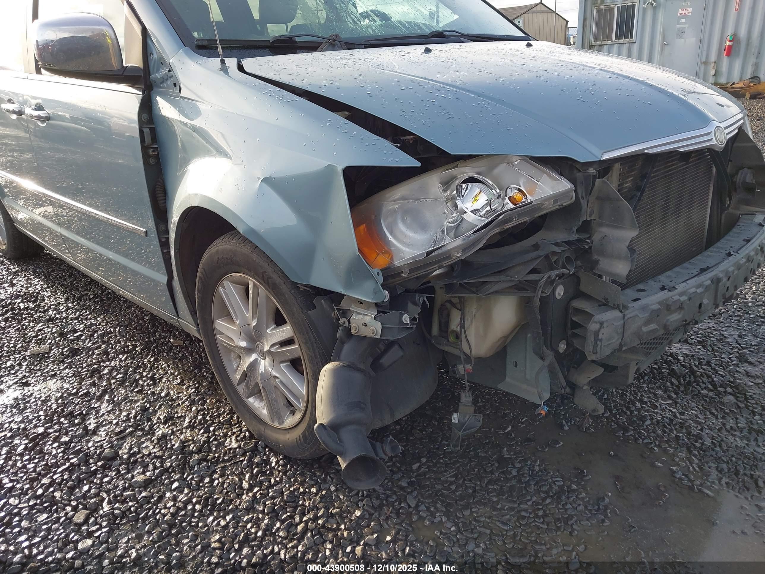 CHRYSLER TOWN image 6