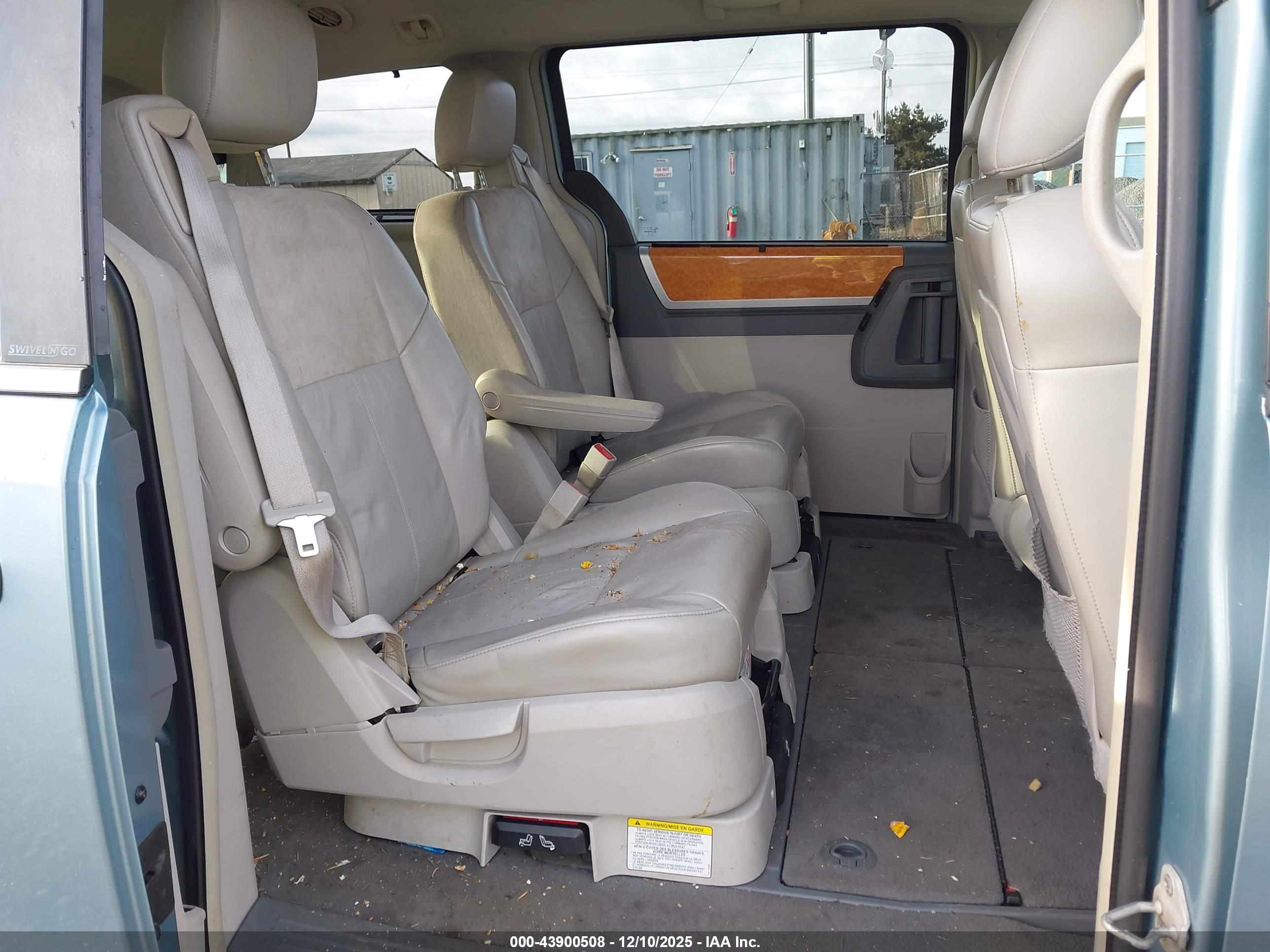 CHRYSLER TOWN image 8