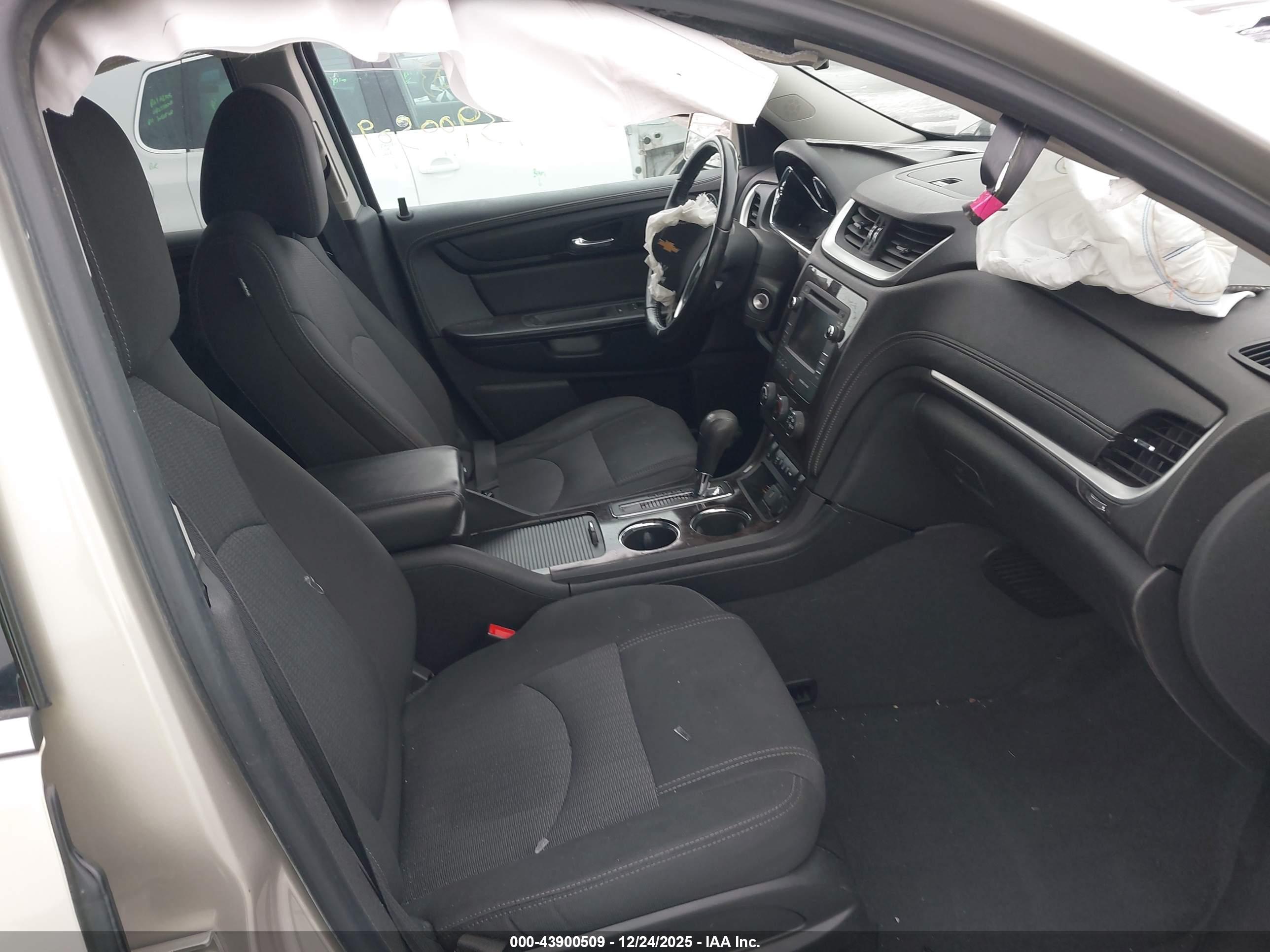 CHEVROLET TRAVERSE image 5