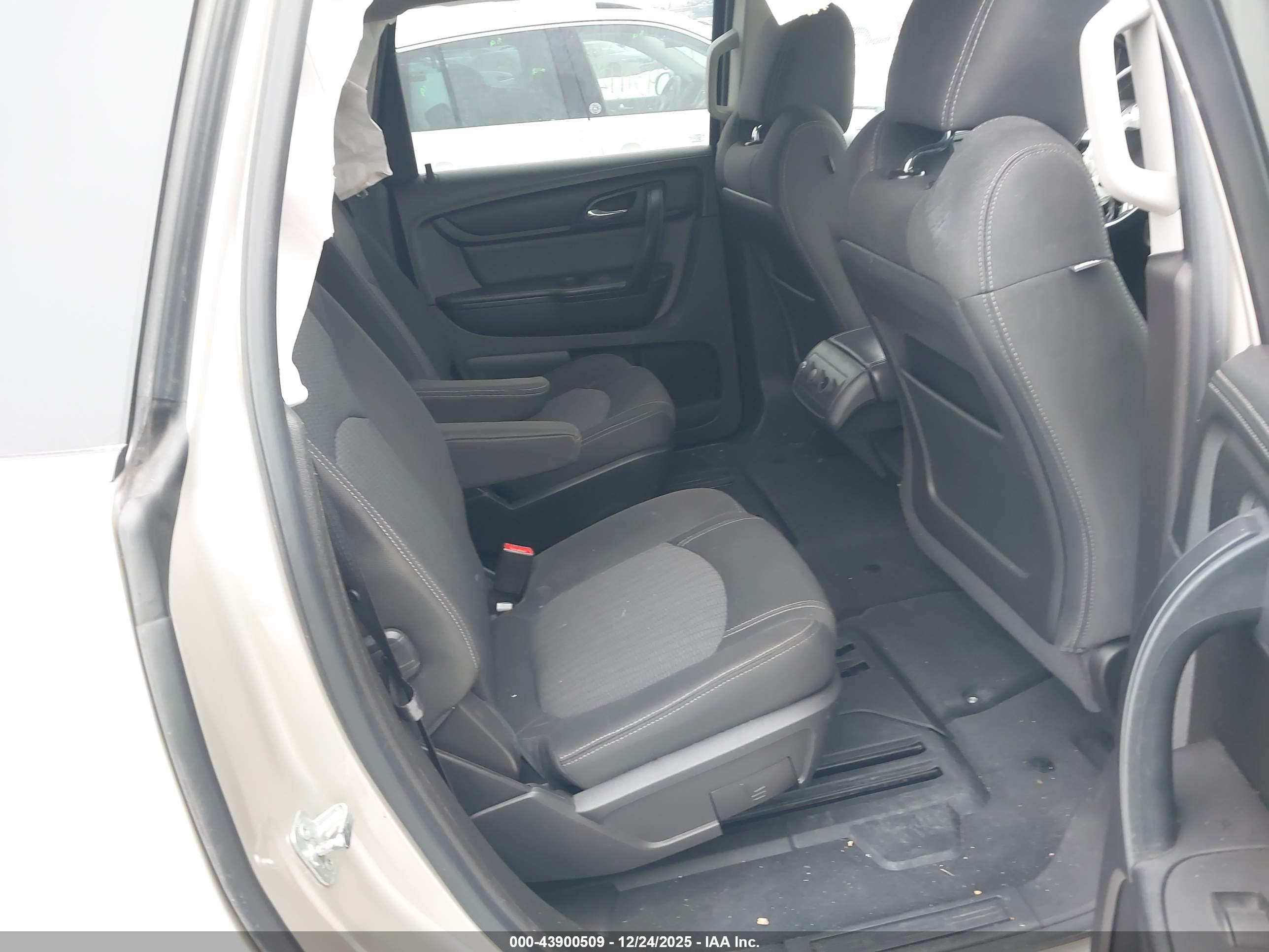 CHEVROLET TRAVERSE image 8