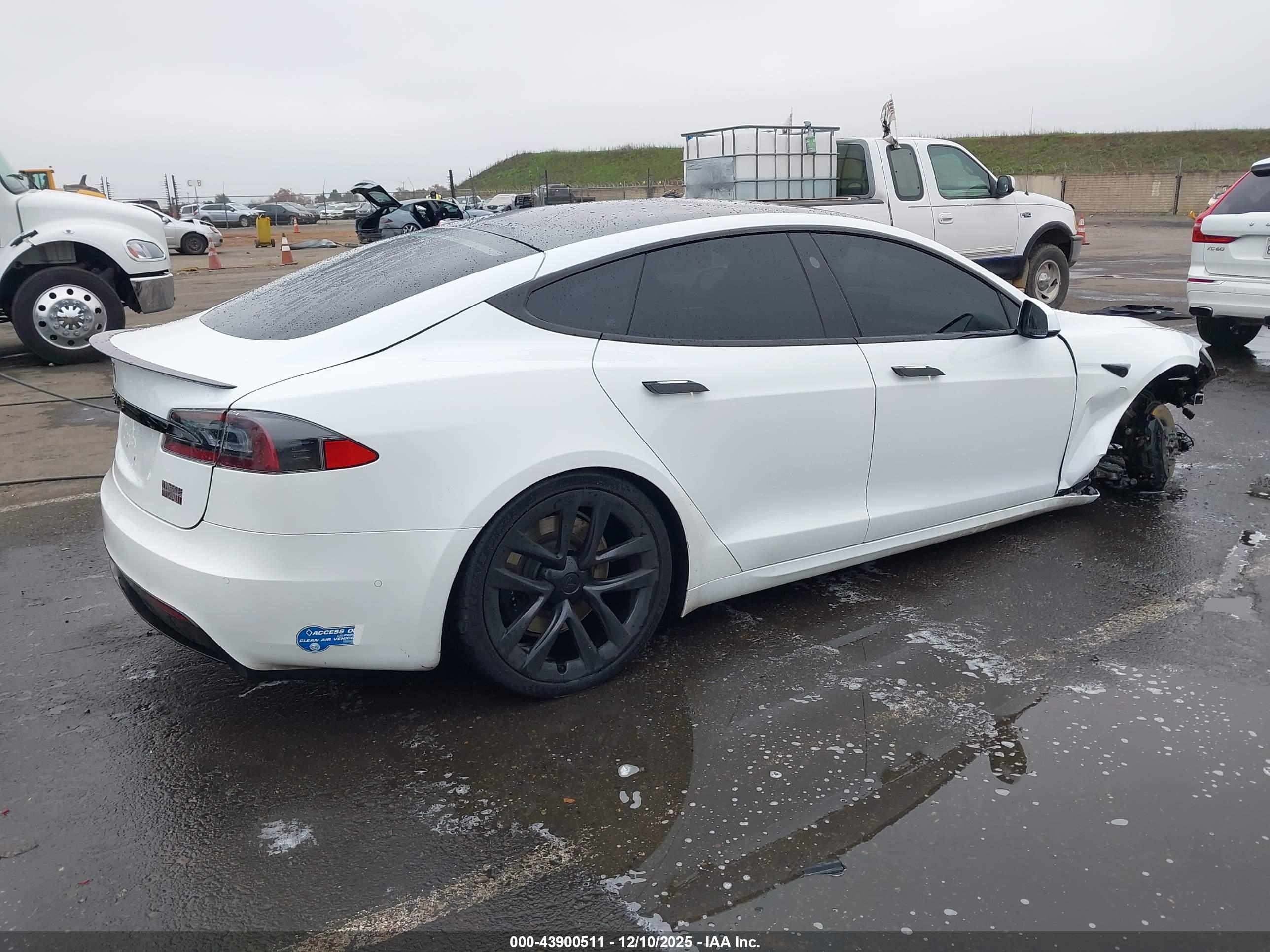 TESLA MODEL image 4