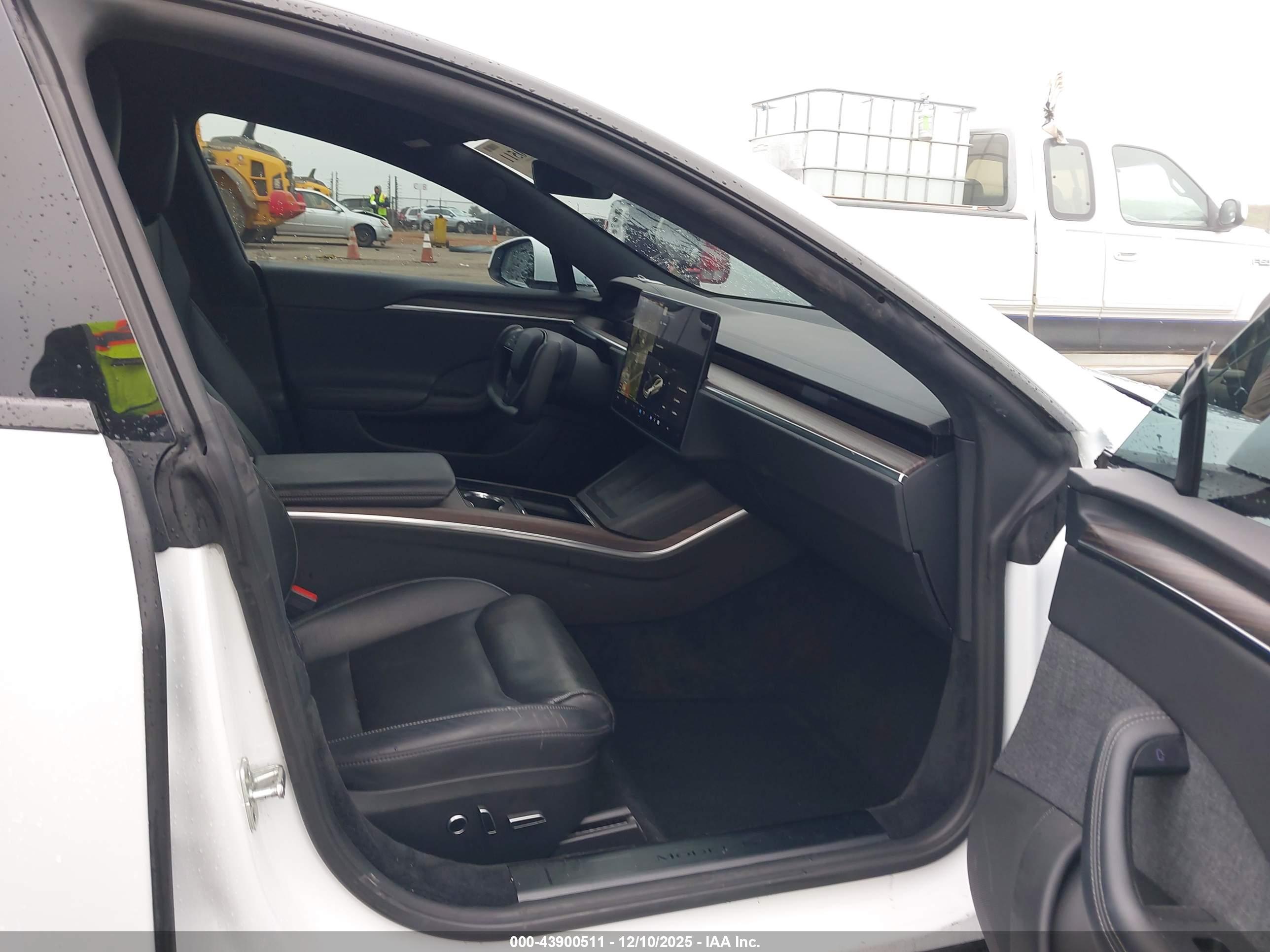TESLA MODEL image 5