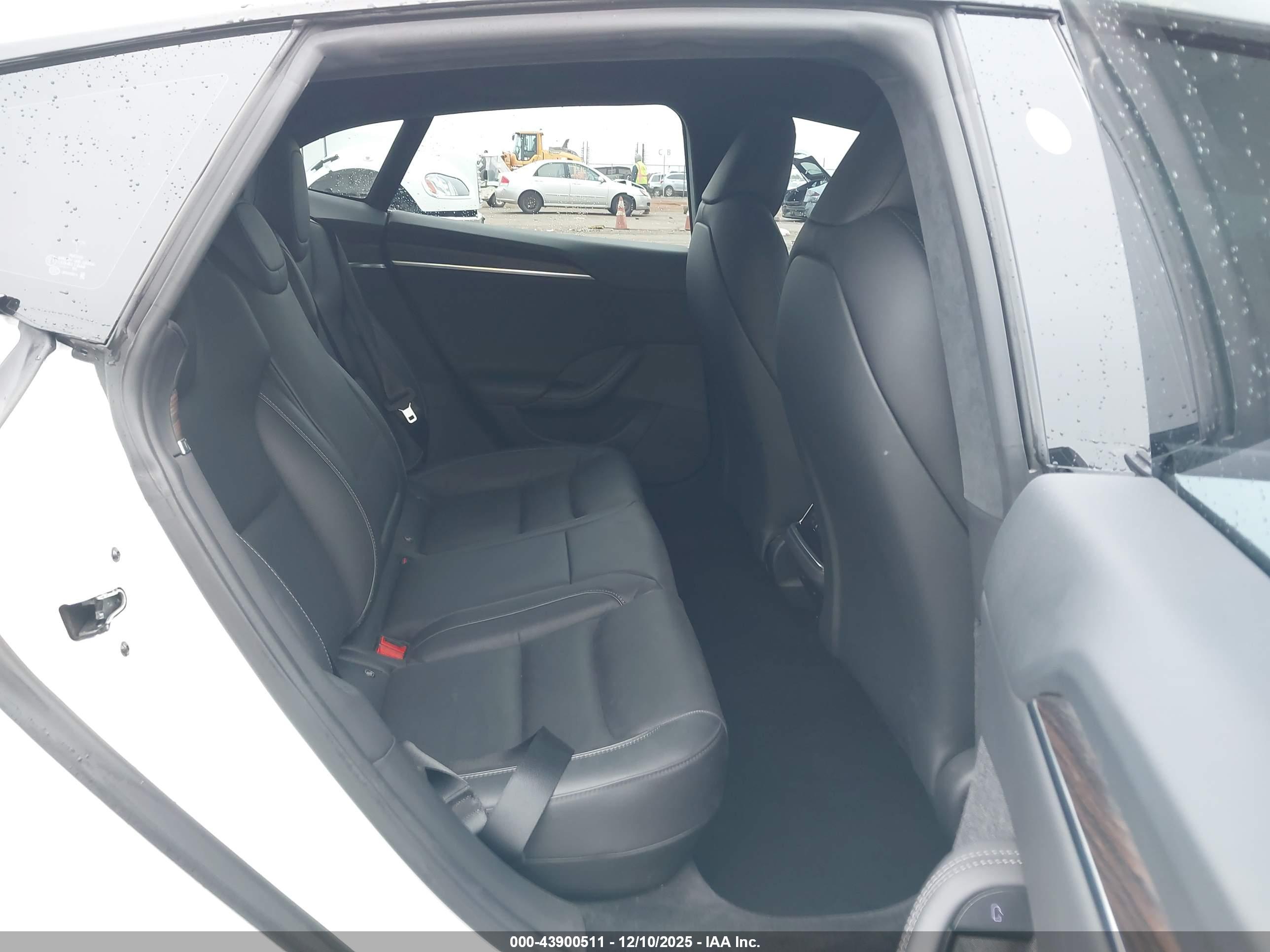 TESLA MODEL image 8