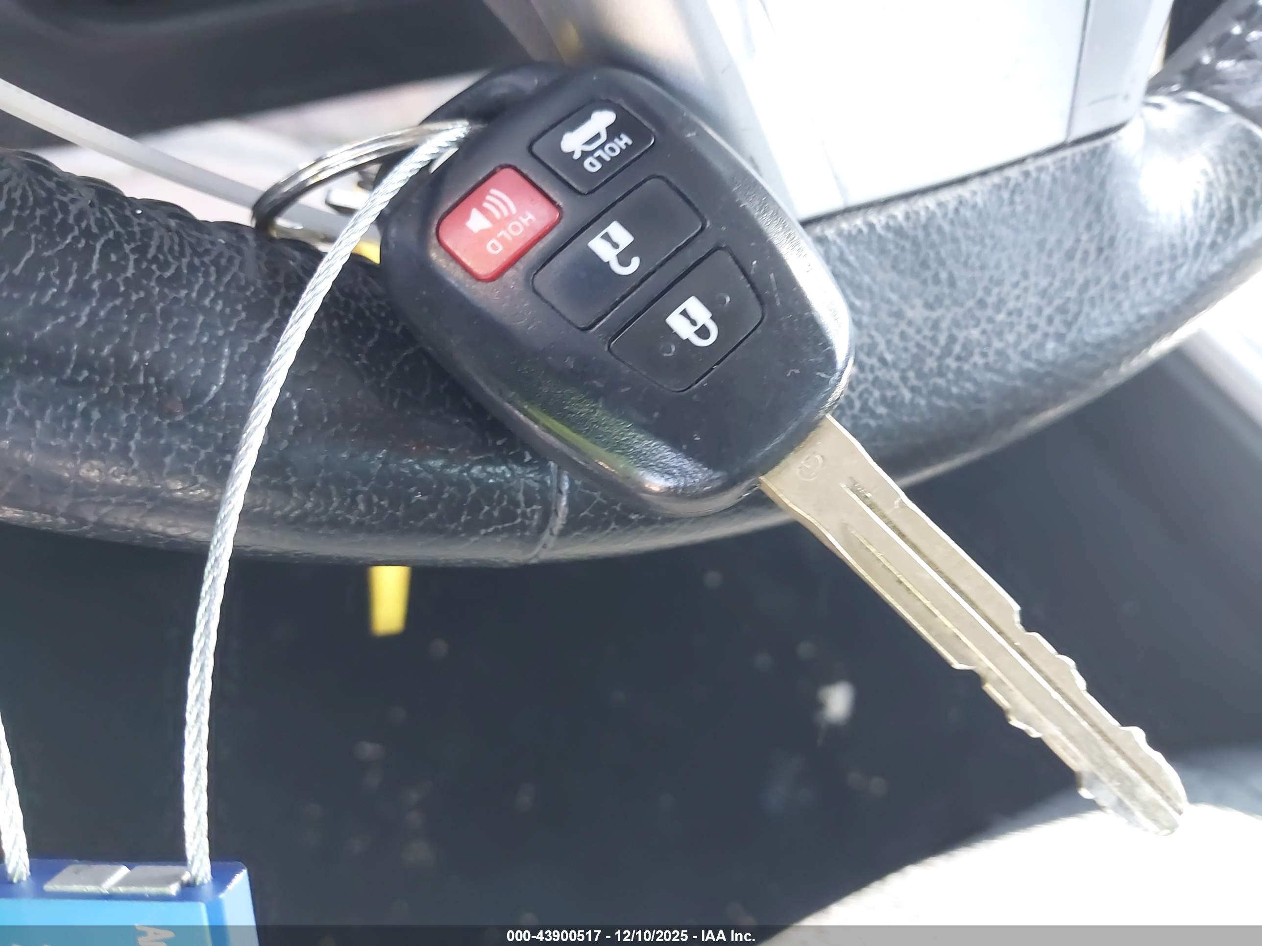 TOYOTA CAMRY image 11