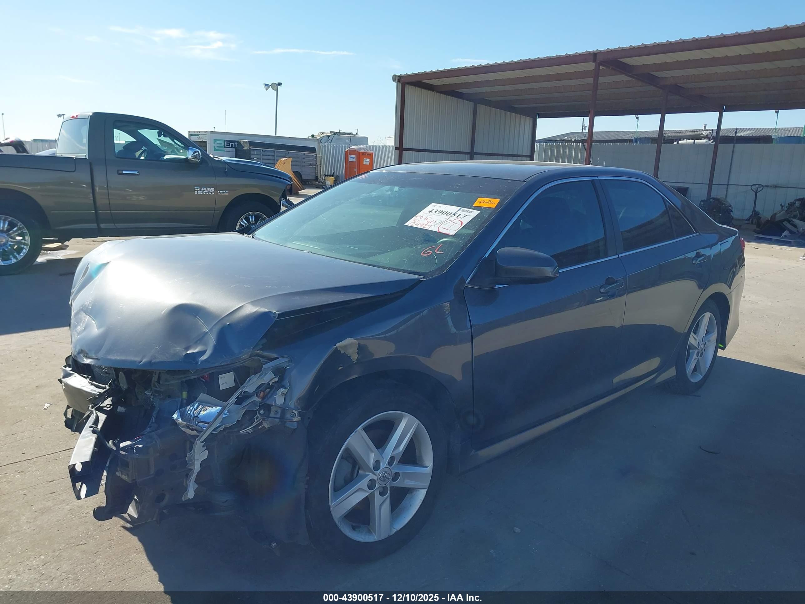 TOYOTA CAMRY image 2