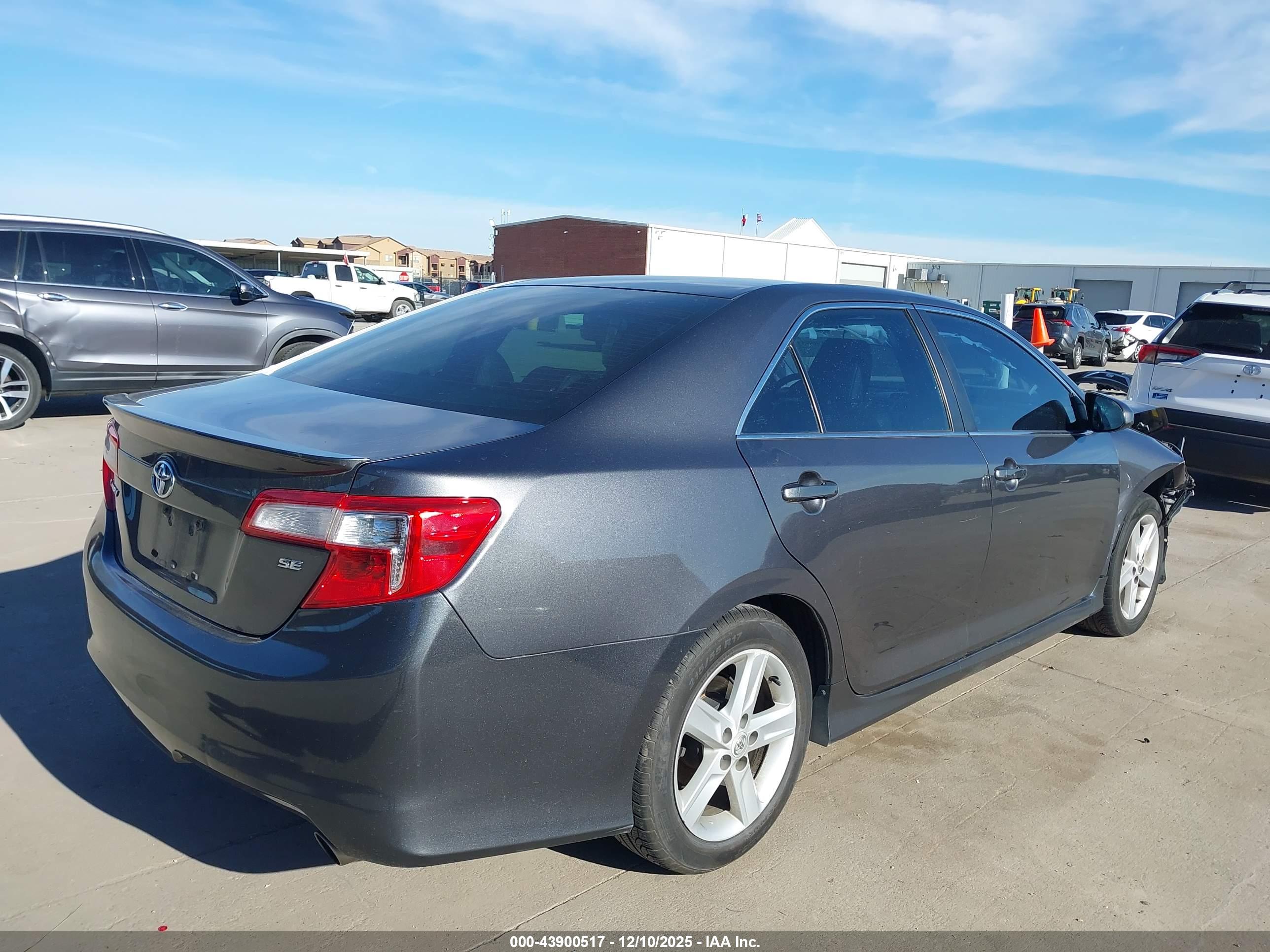 TOYOTA CAMRY image 4