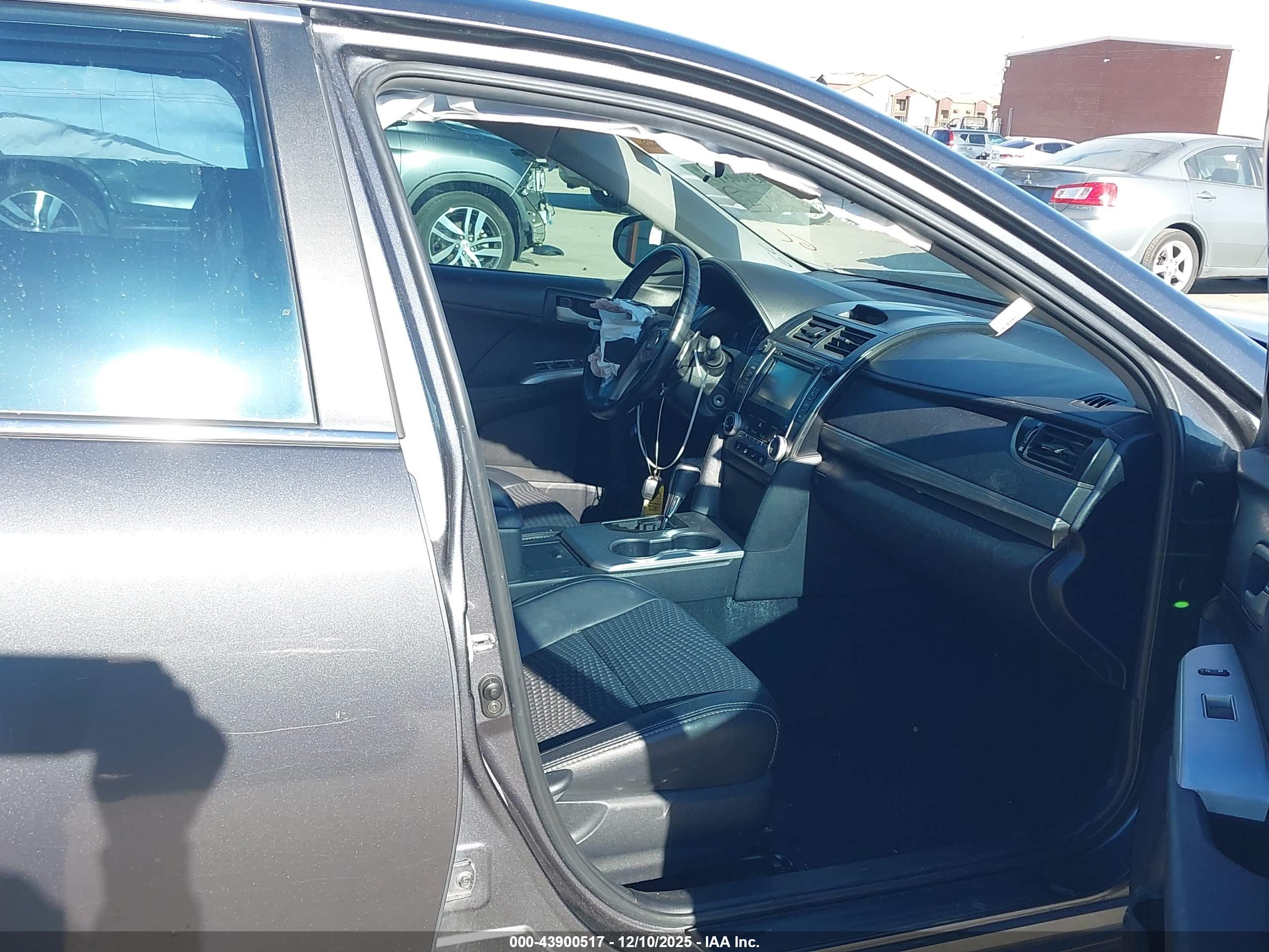 TOYOTA CAMRY image 5