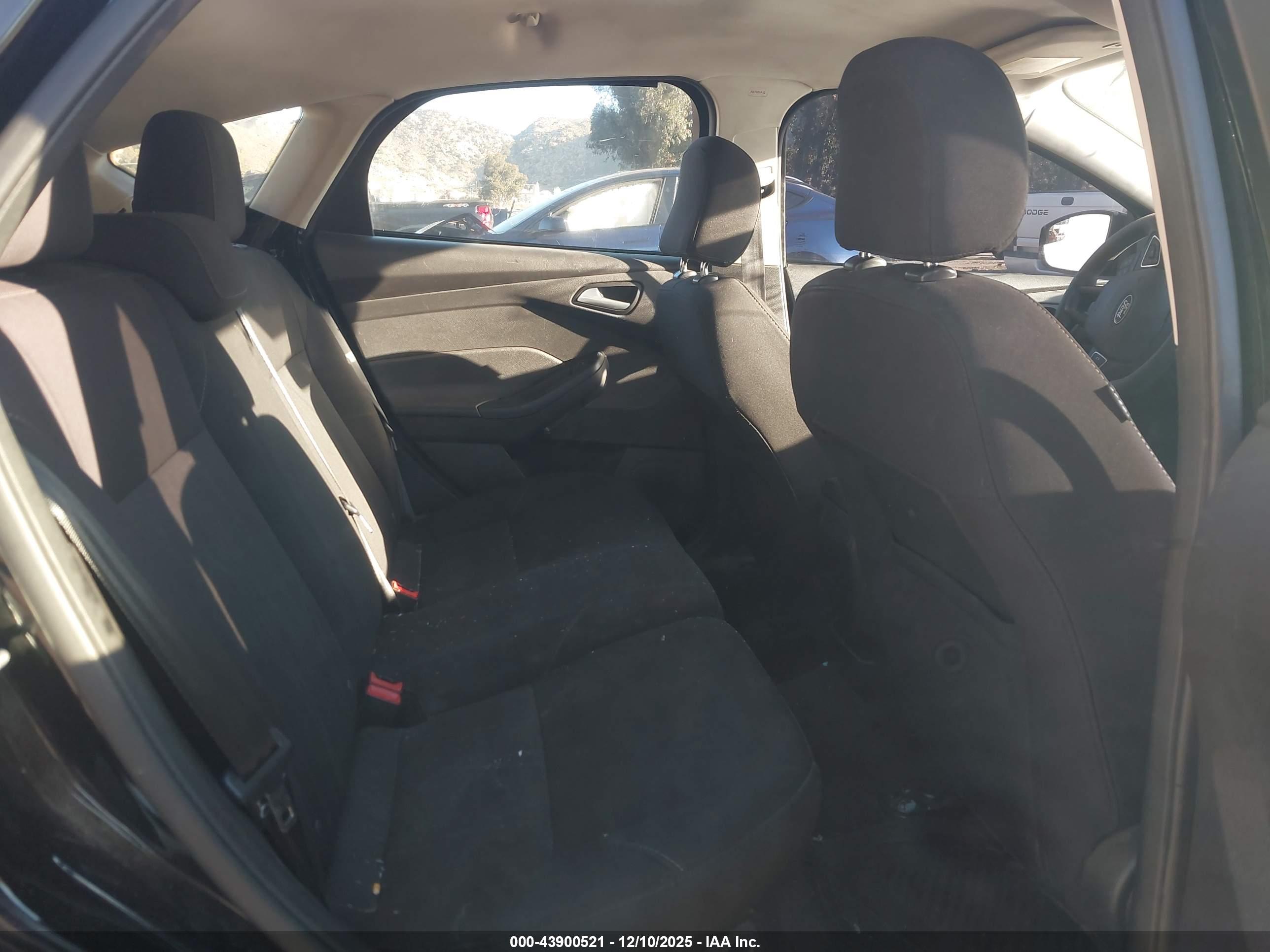 FORD FOCUS image 8