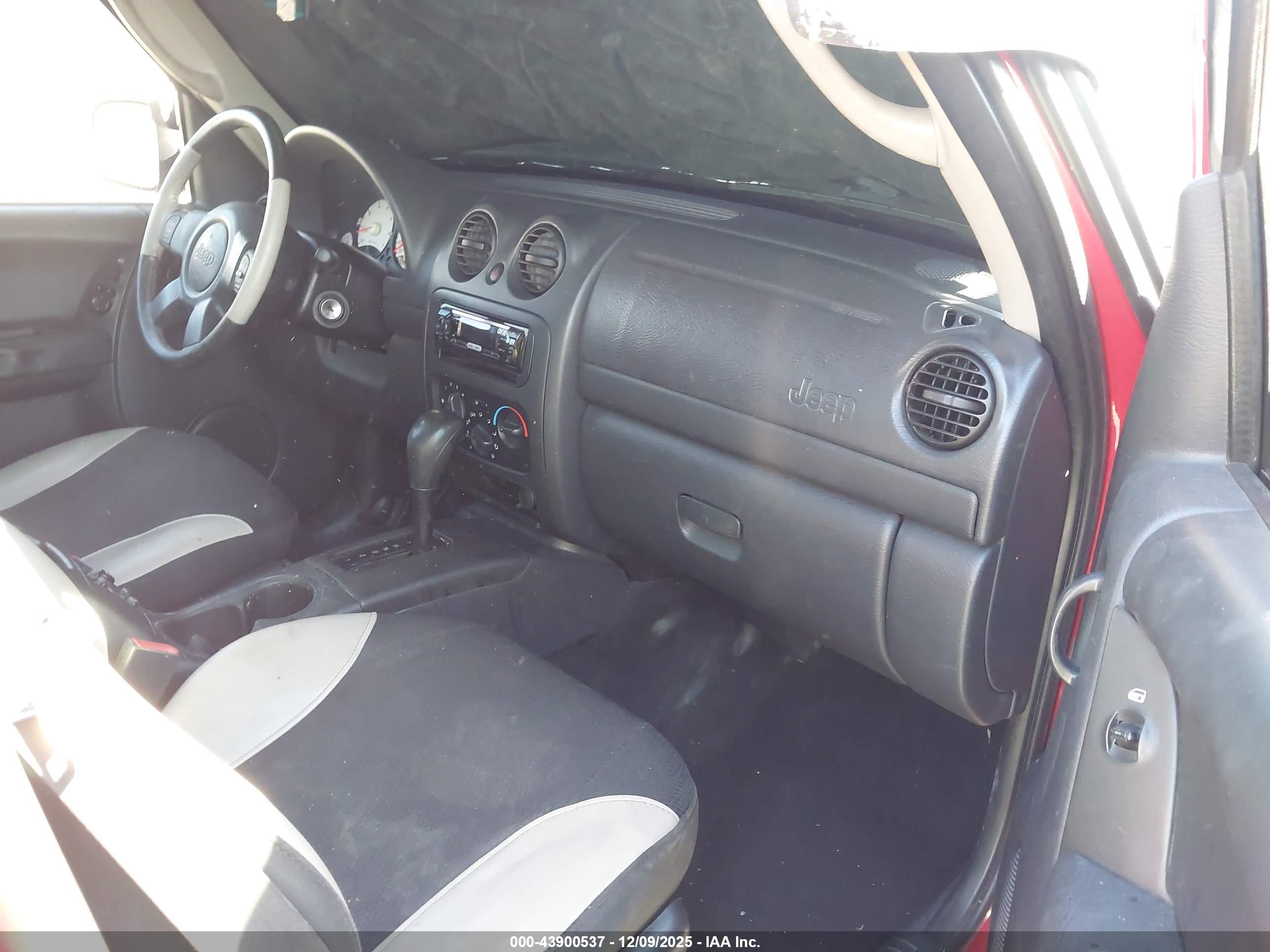 JEEP LIBERTY image 5