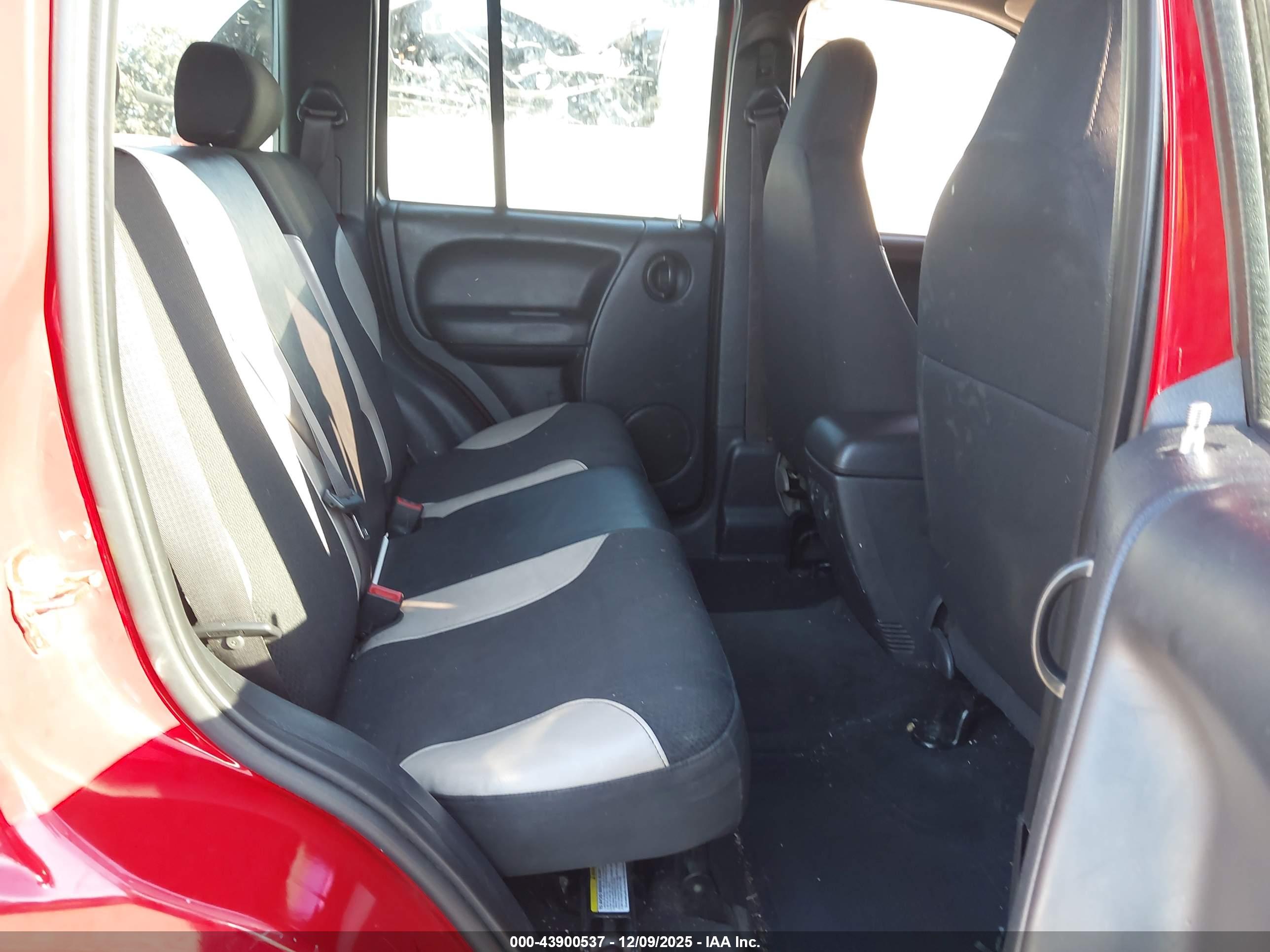 JEEP LIBERTY image 8