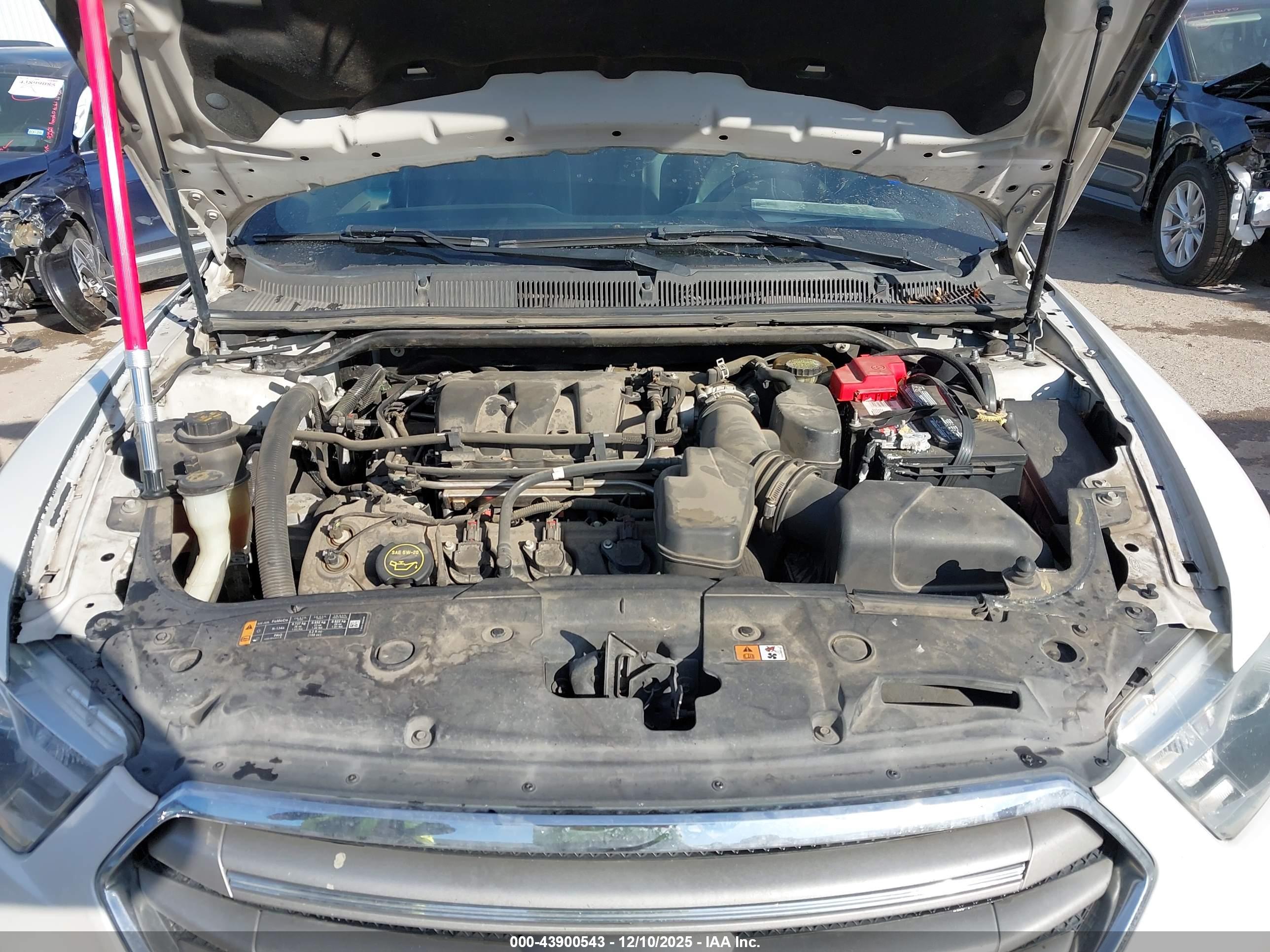 FORD TAURUS image 10