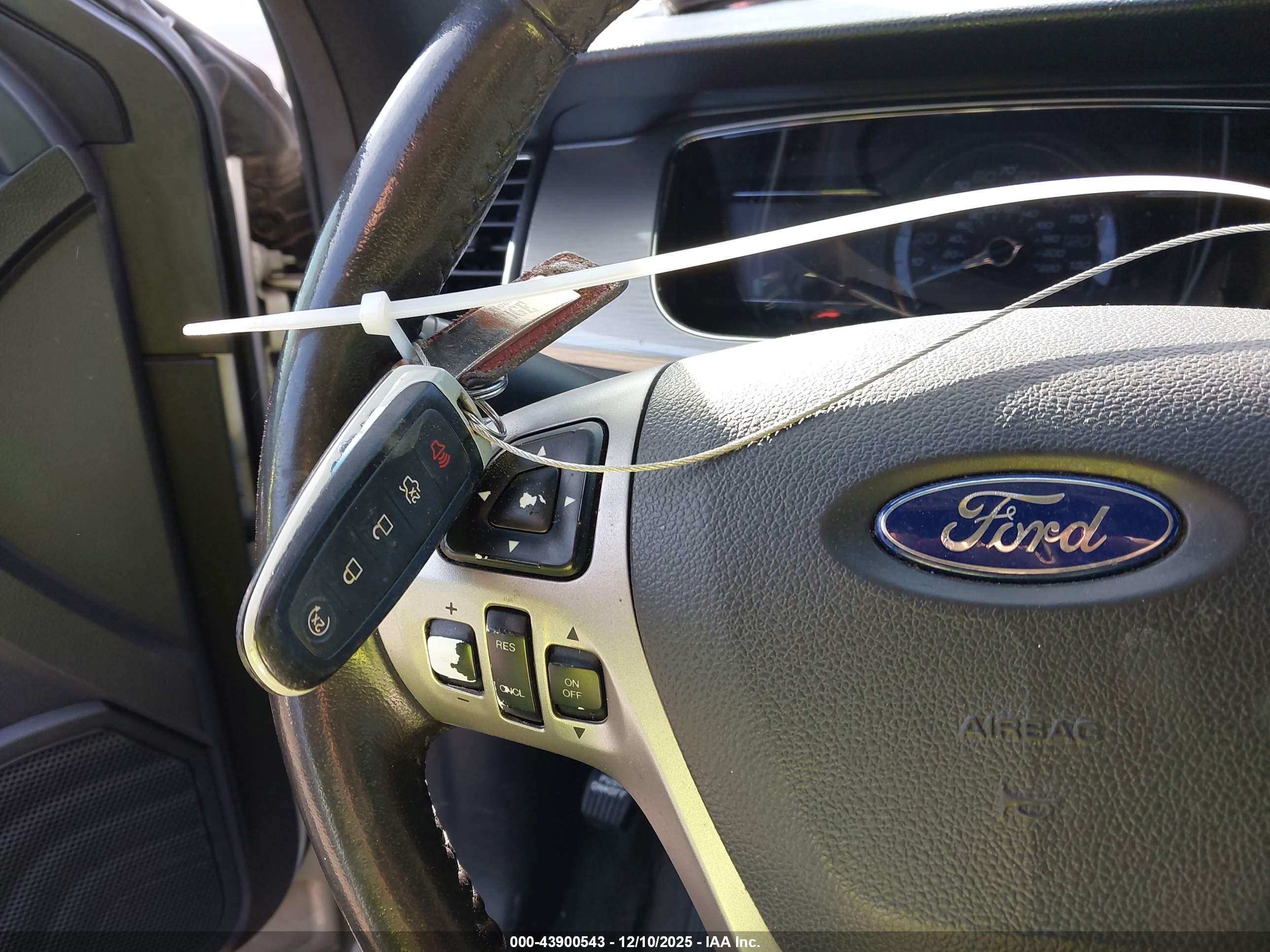 FORD TAURUS image 11