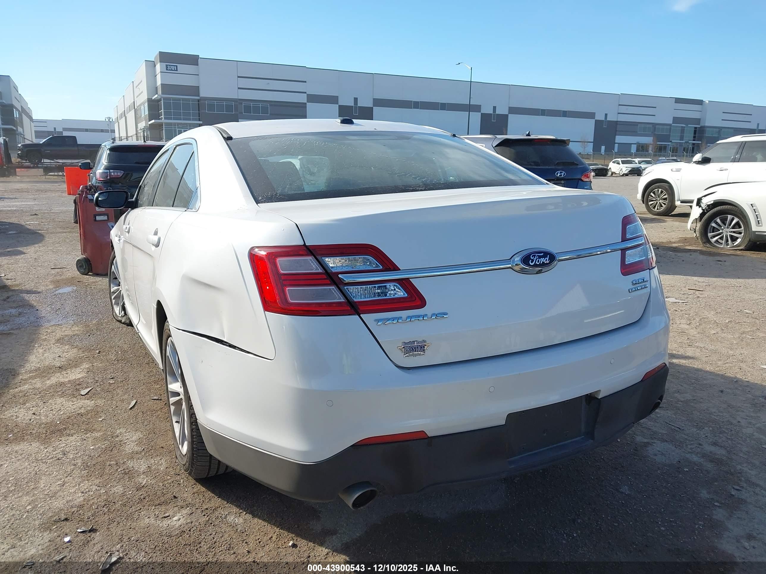 FORD TAURUS image 3