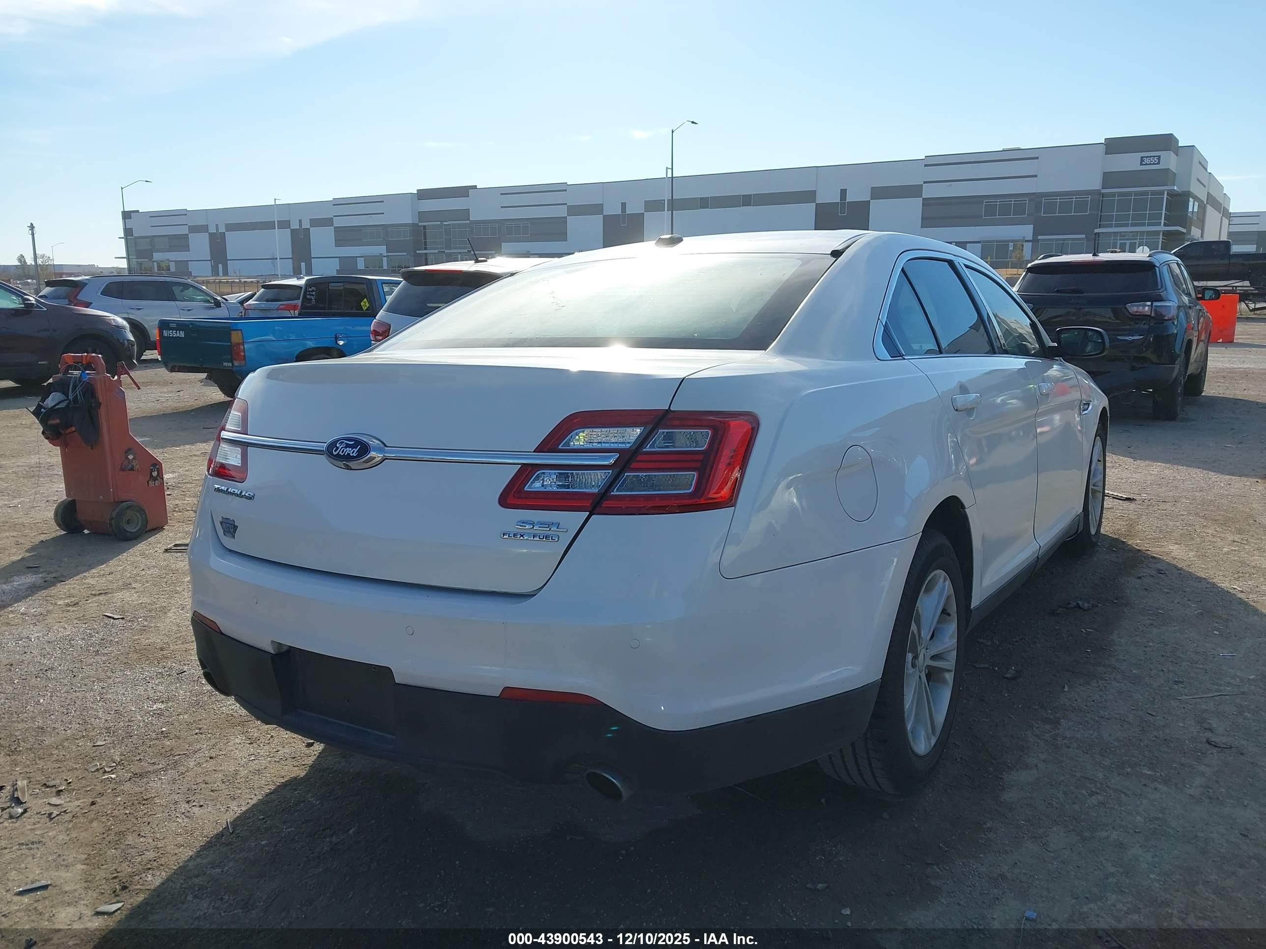 FORD TAURUS image 4