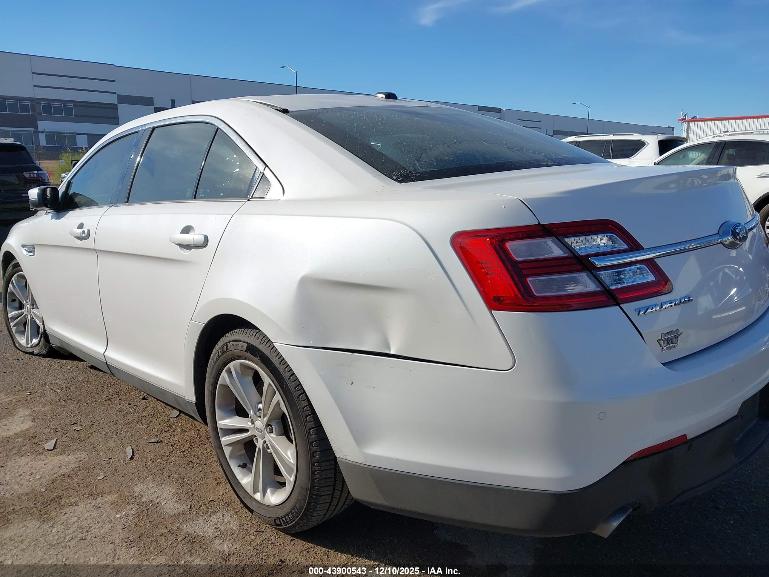 FORD TAURUS image 6
