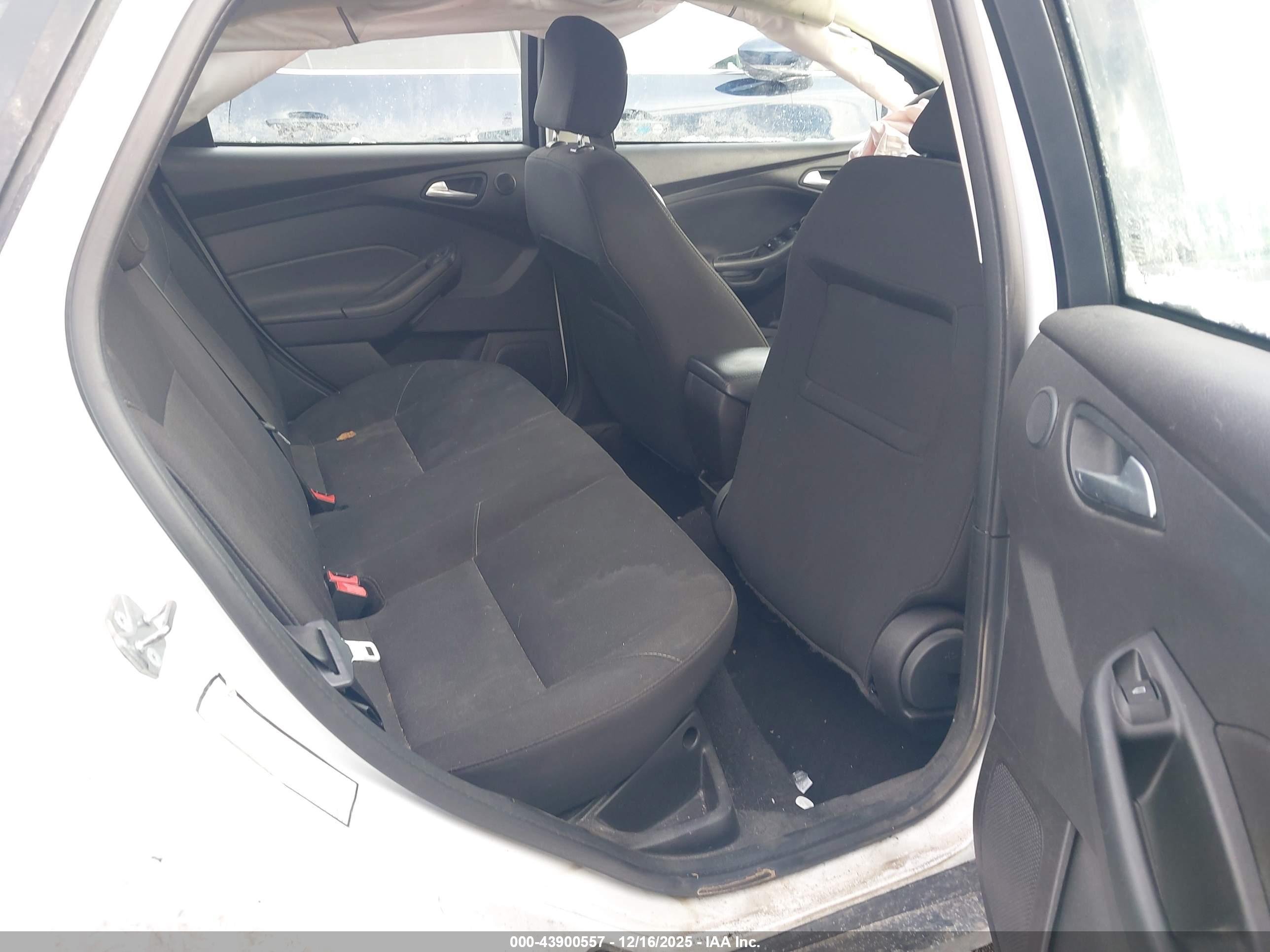 FORD FOCUS image 8