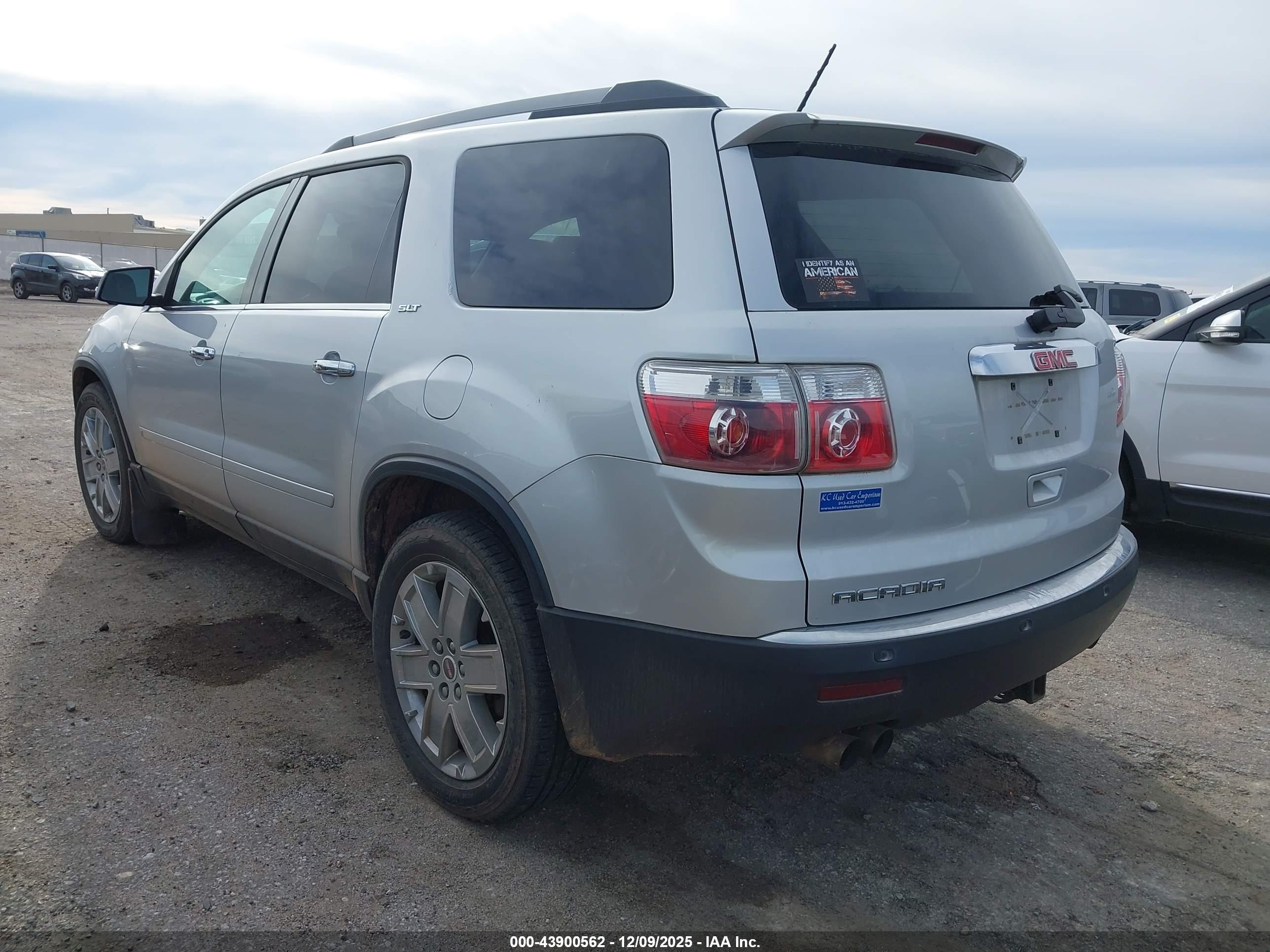 GMC ACADIA image 3