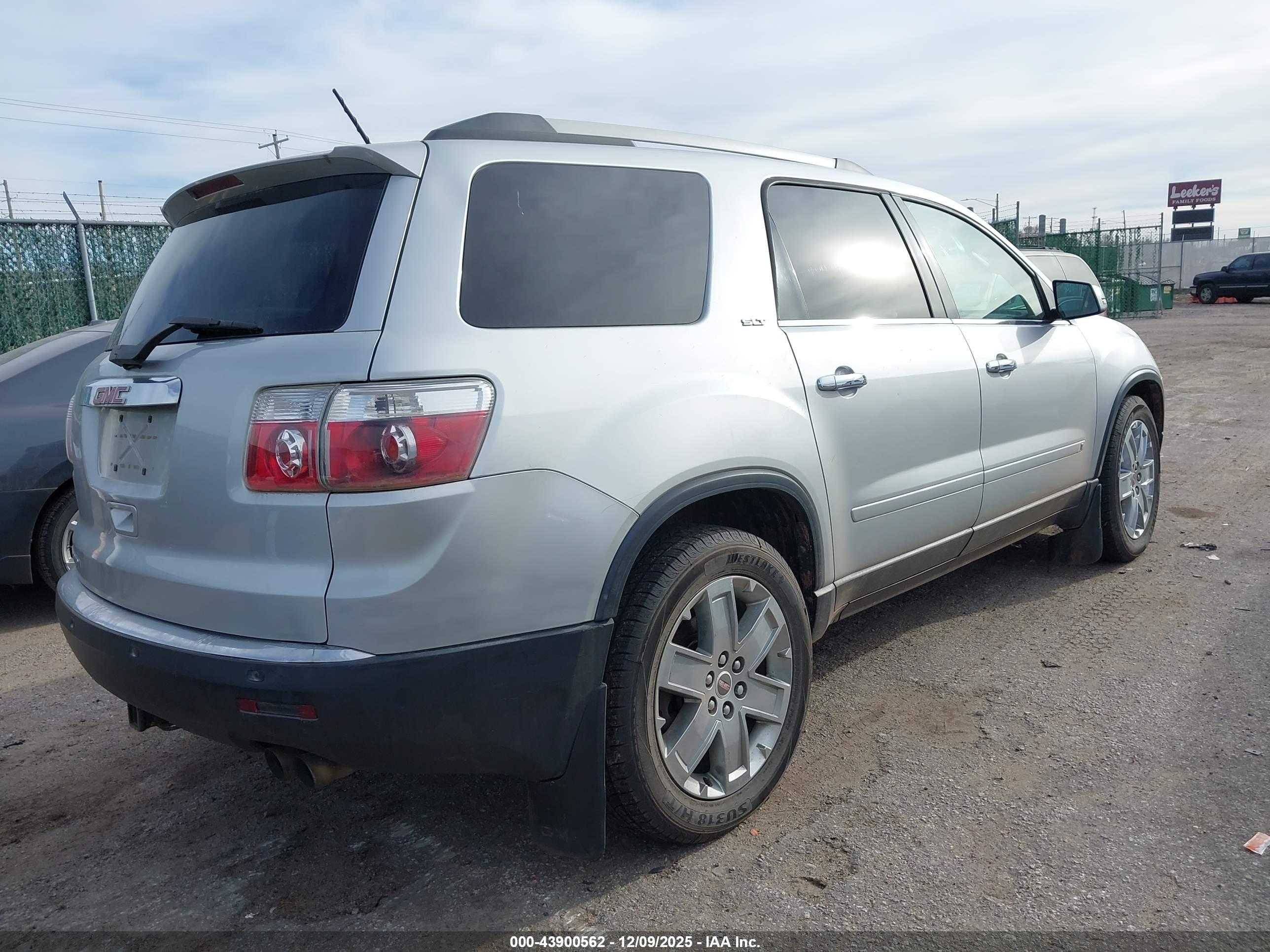 GMC ACADIA image 4