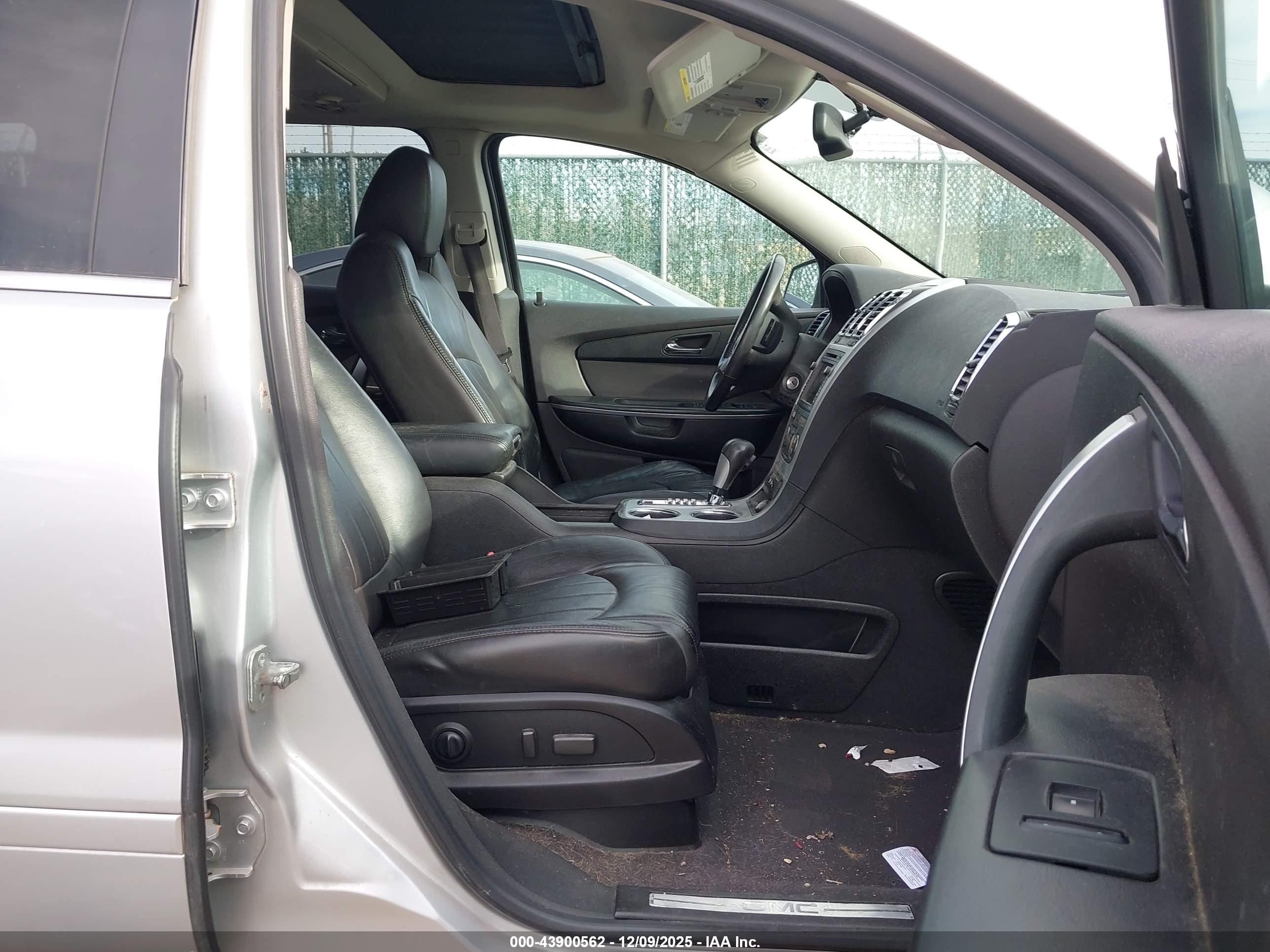 GMC ACADIA image 5