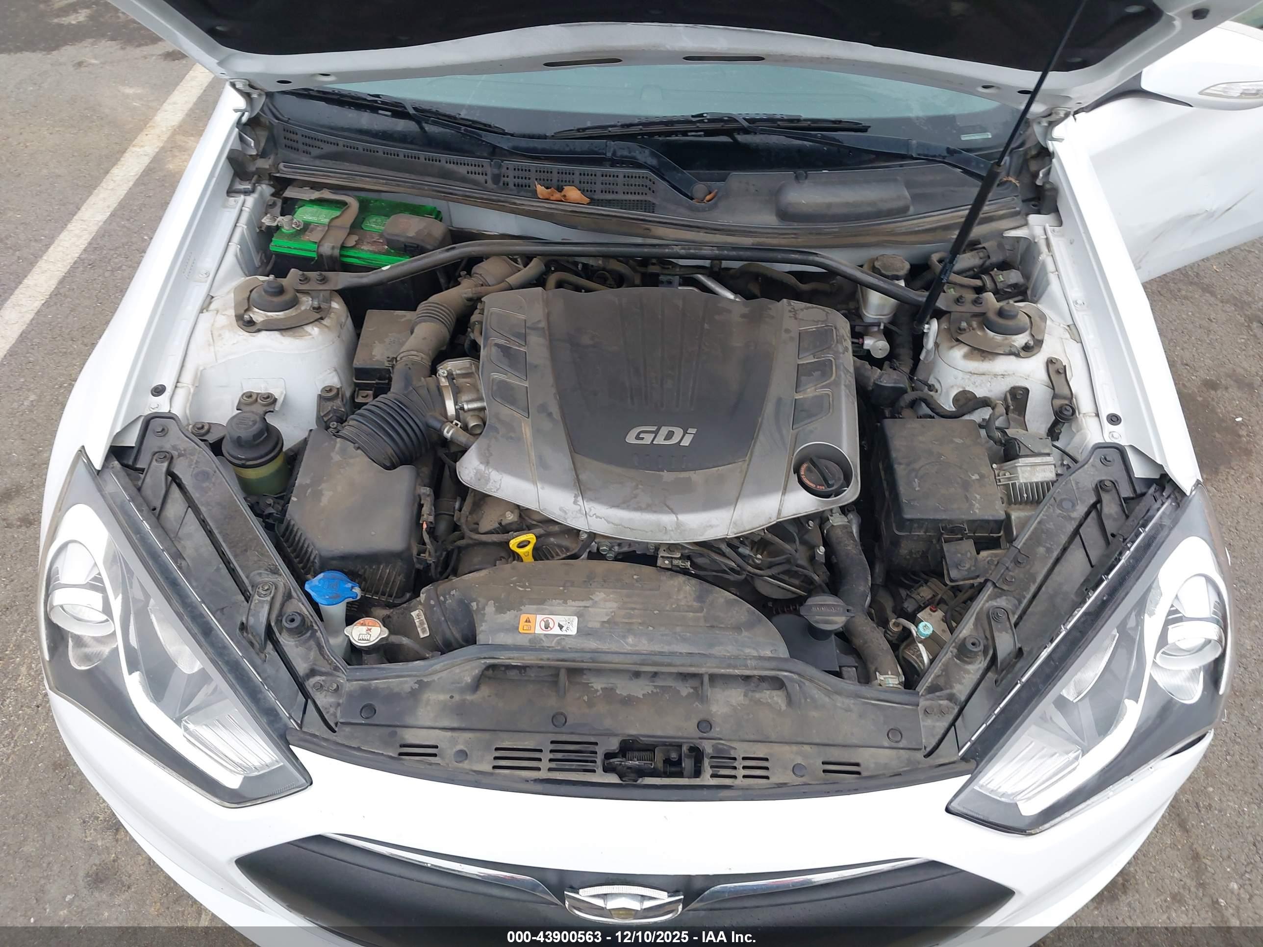 HYUNDAI GENESIS image 10