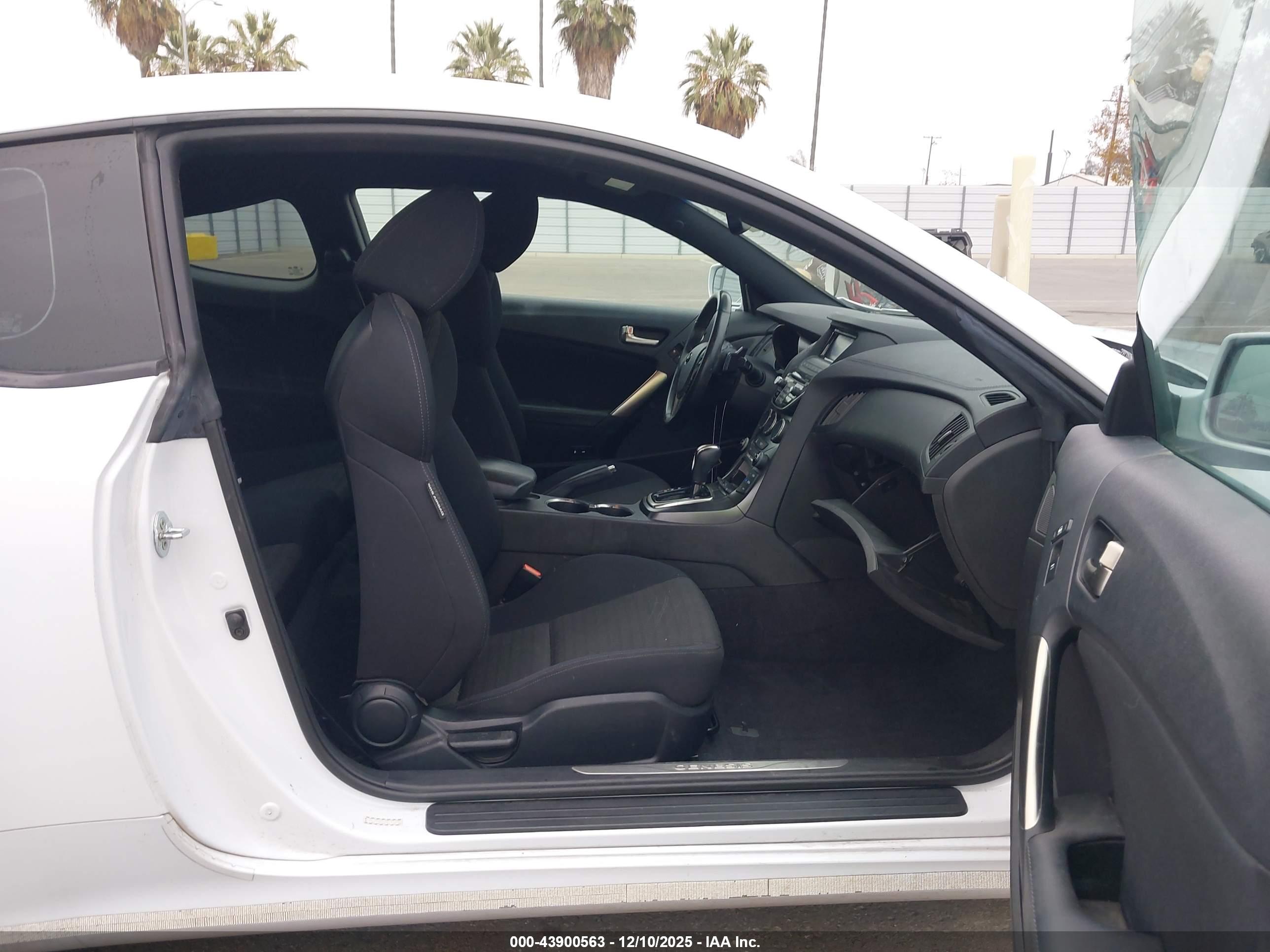 HYUNDAI GENESIS image 5