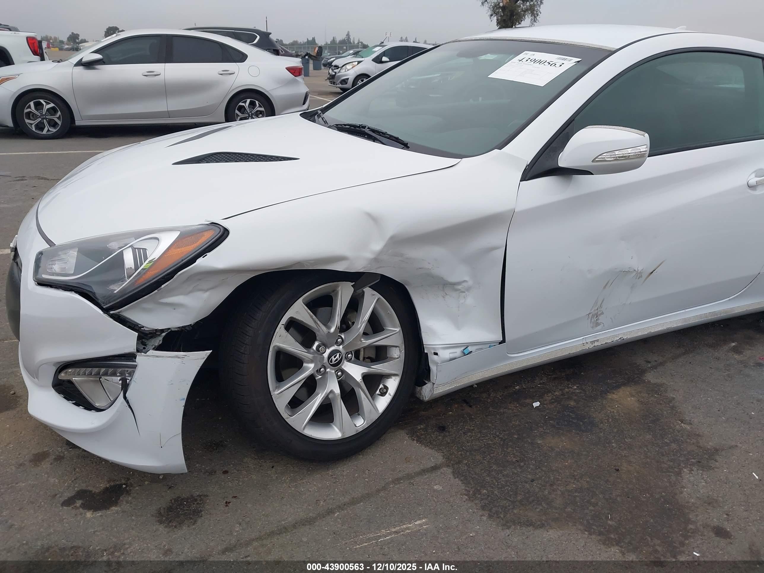 HYUNDAI GENESIS image 6