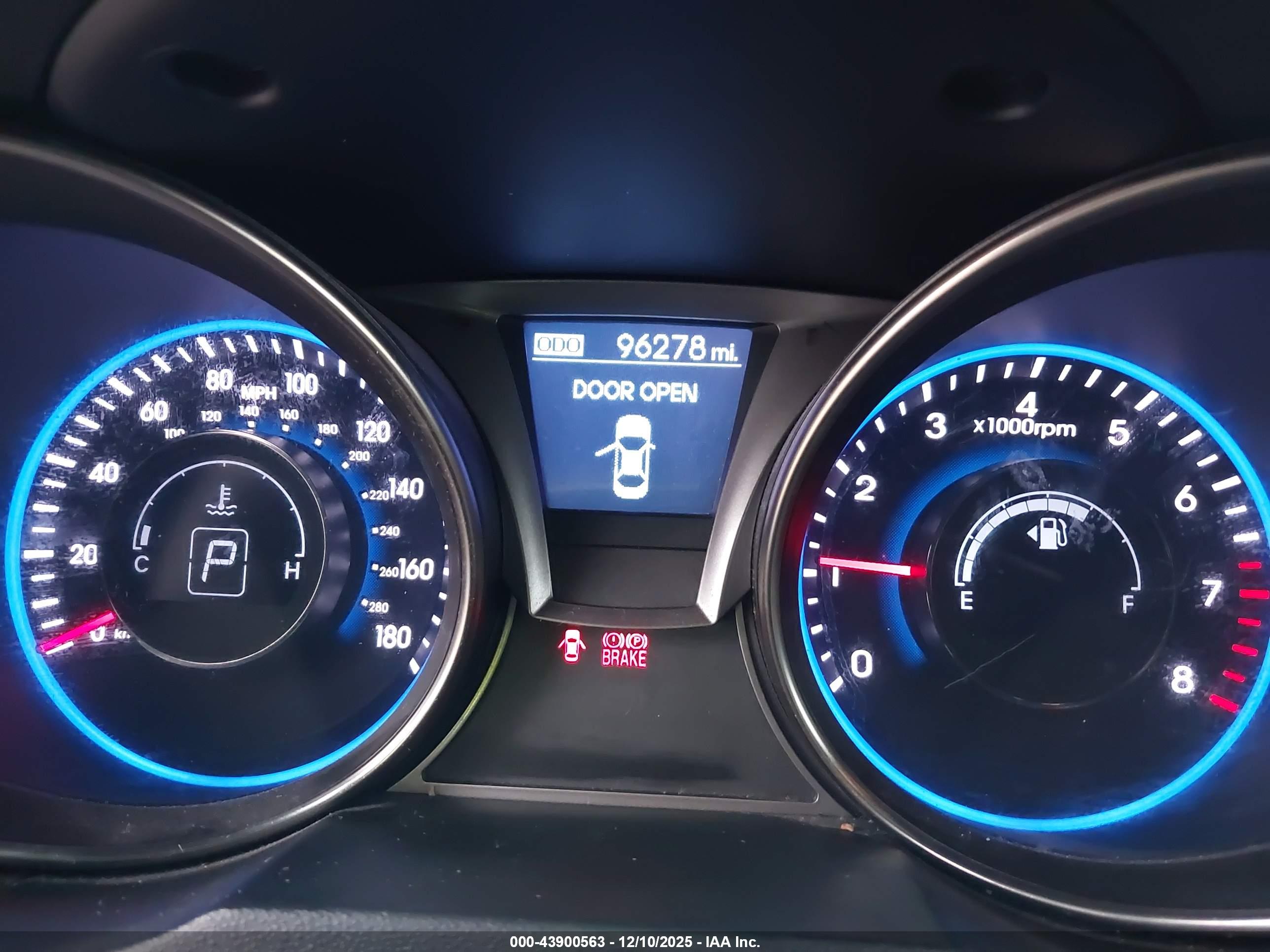 HYUNDAI GENESIS image 7