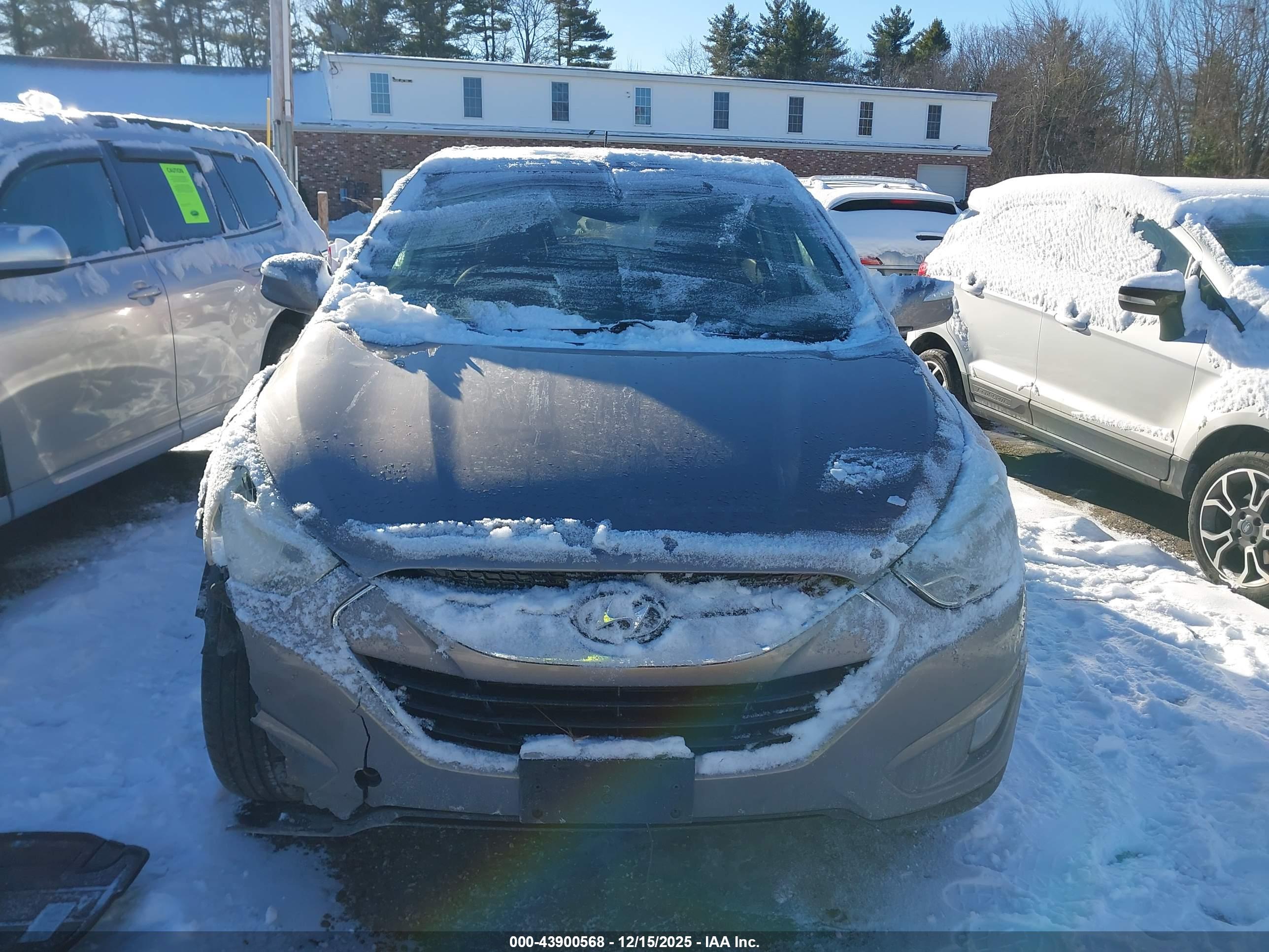 HYUNDAI TUCSON image 6