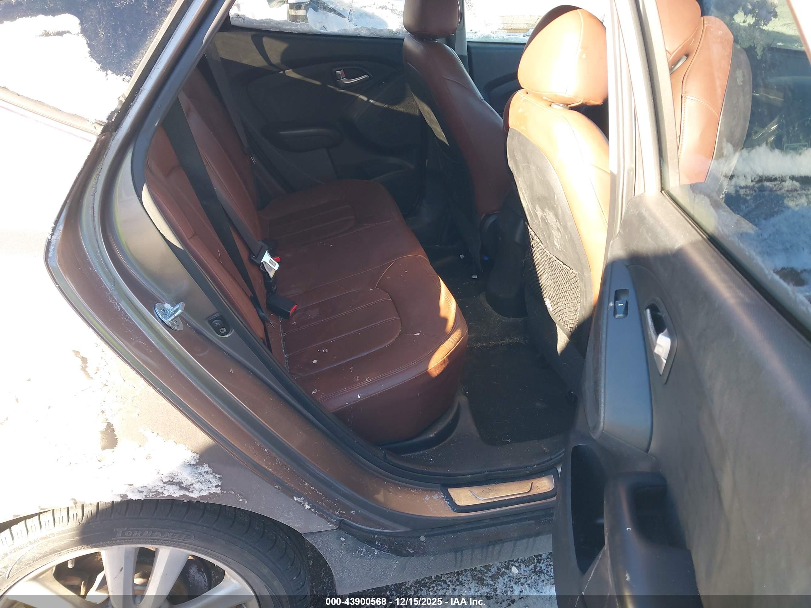 HYUNDAI TUCSON image 8
