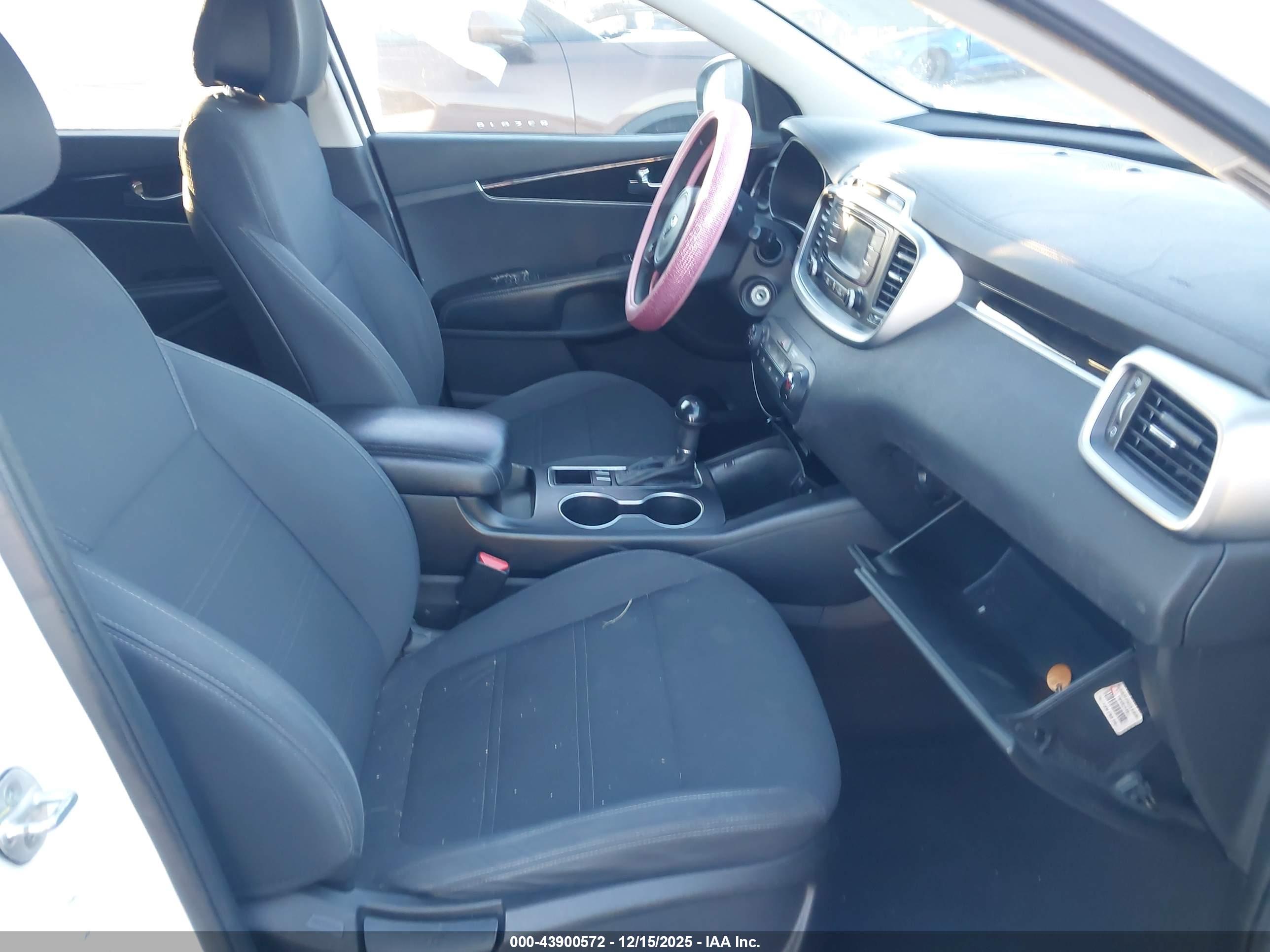 KIA SORENTO image 5
