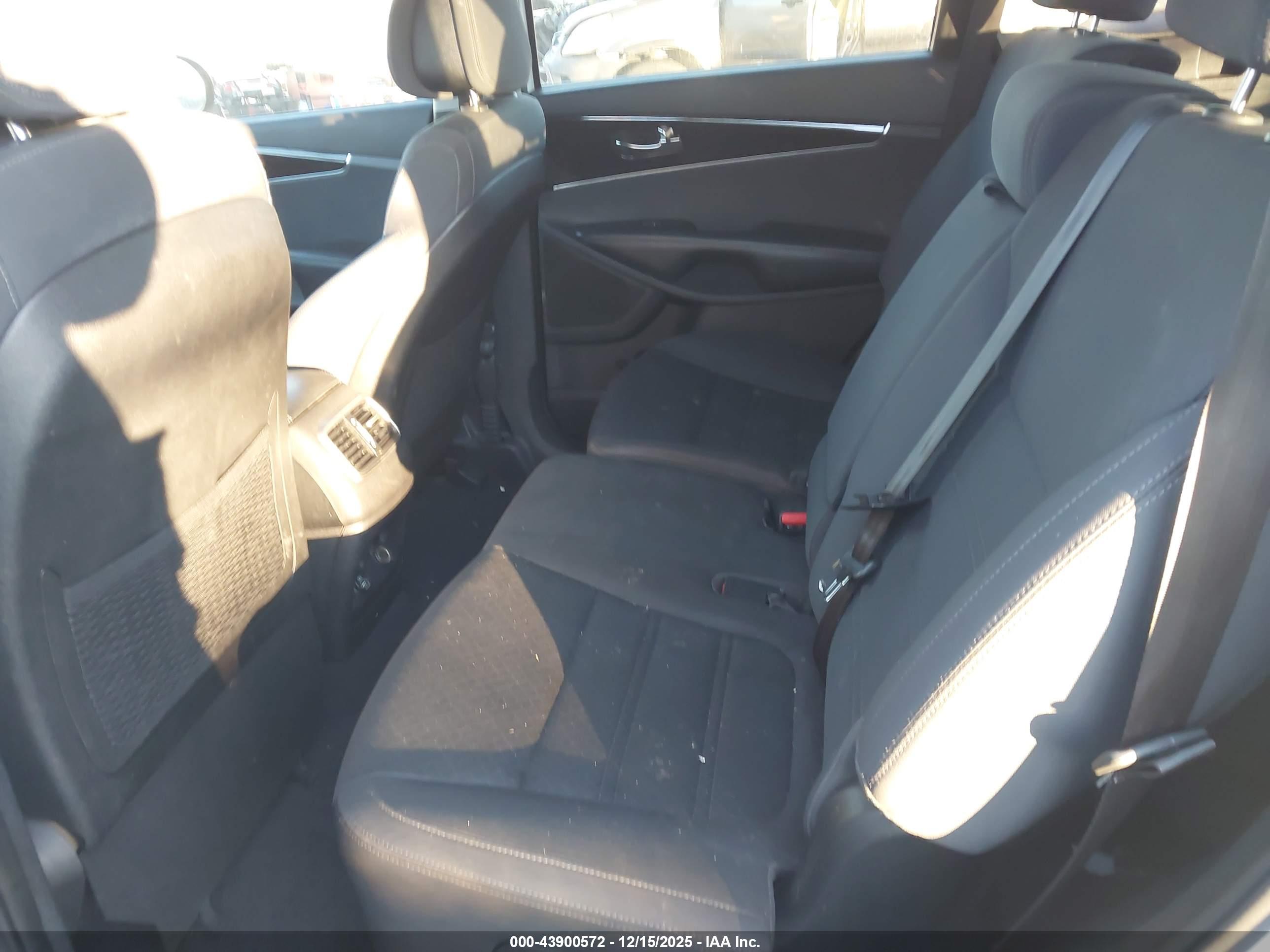 KIA SORENTO image 8