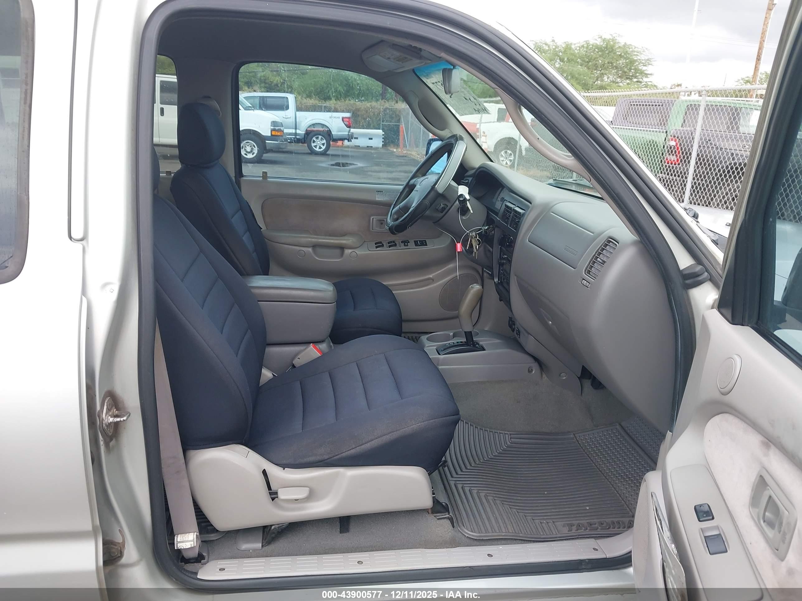 TOYOTA TACOMA image 5