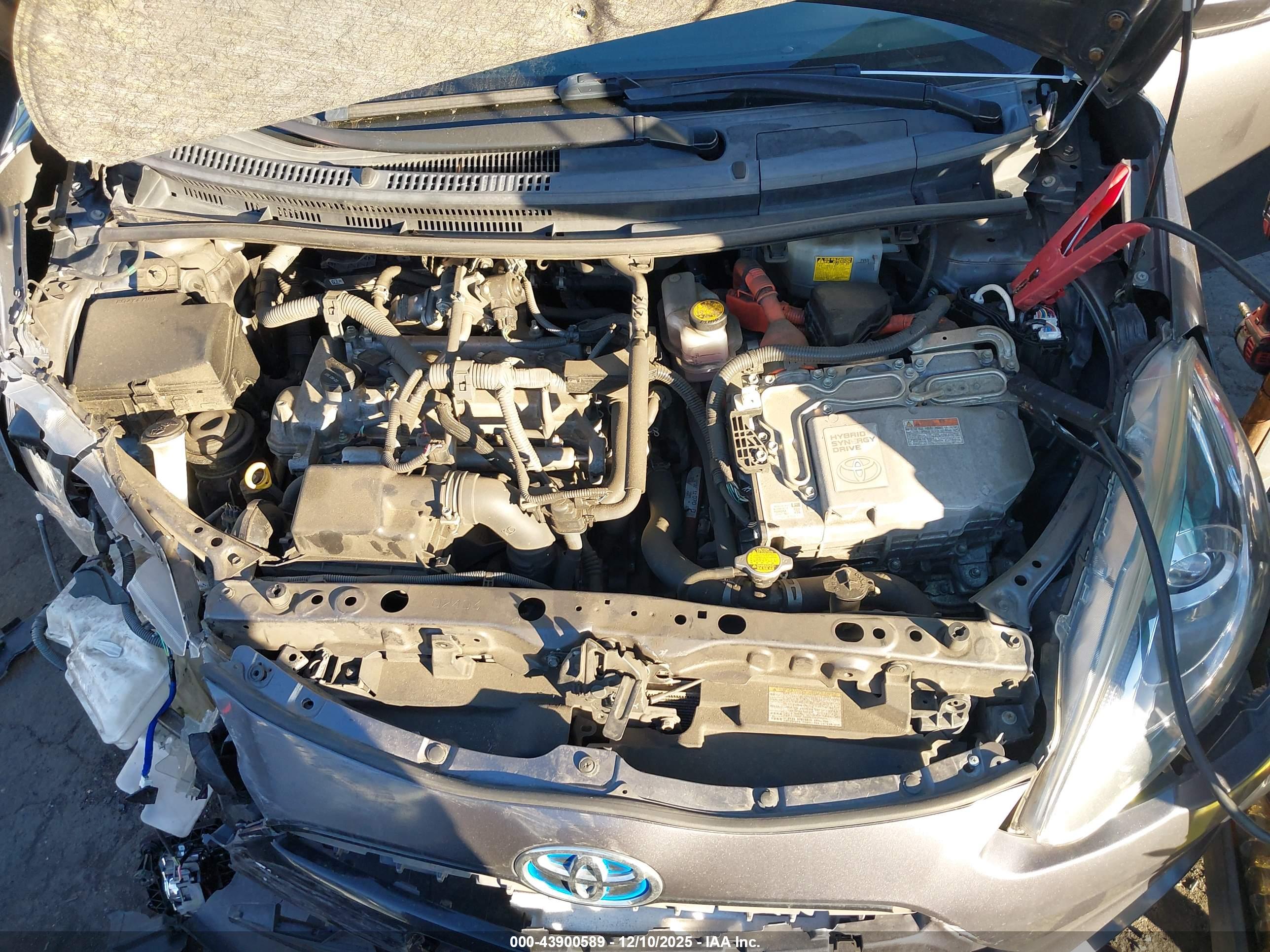 TOYOTA PRIUS image 10