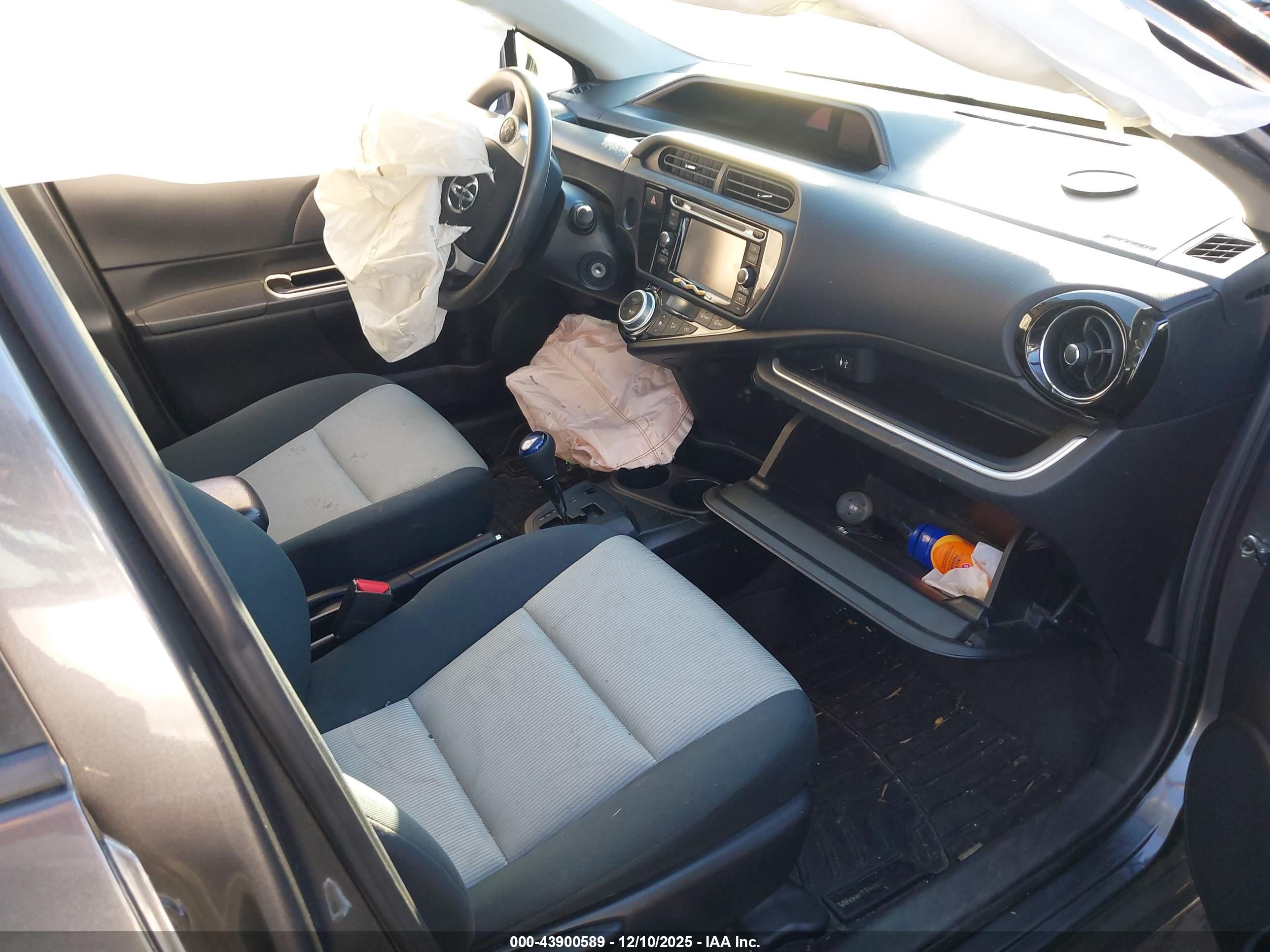 TOYOTA PRIUS image 5