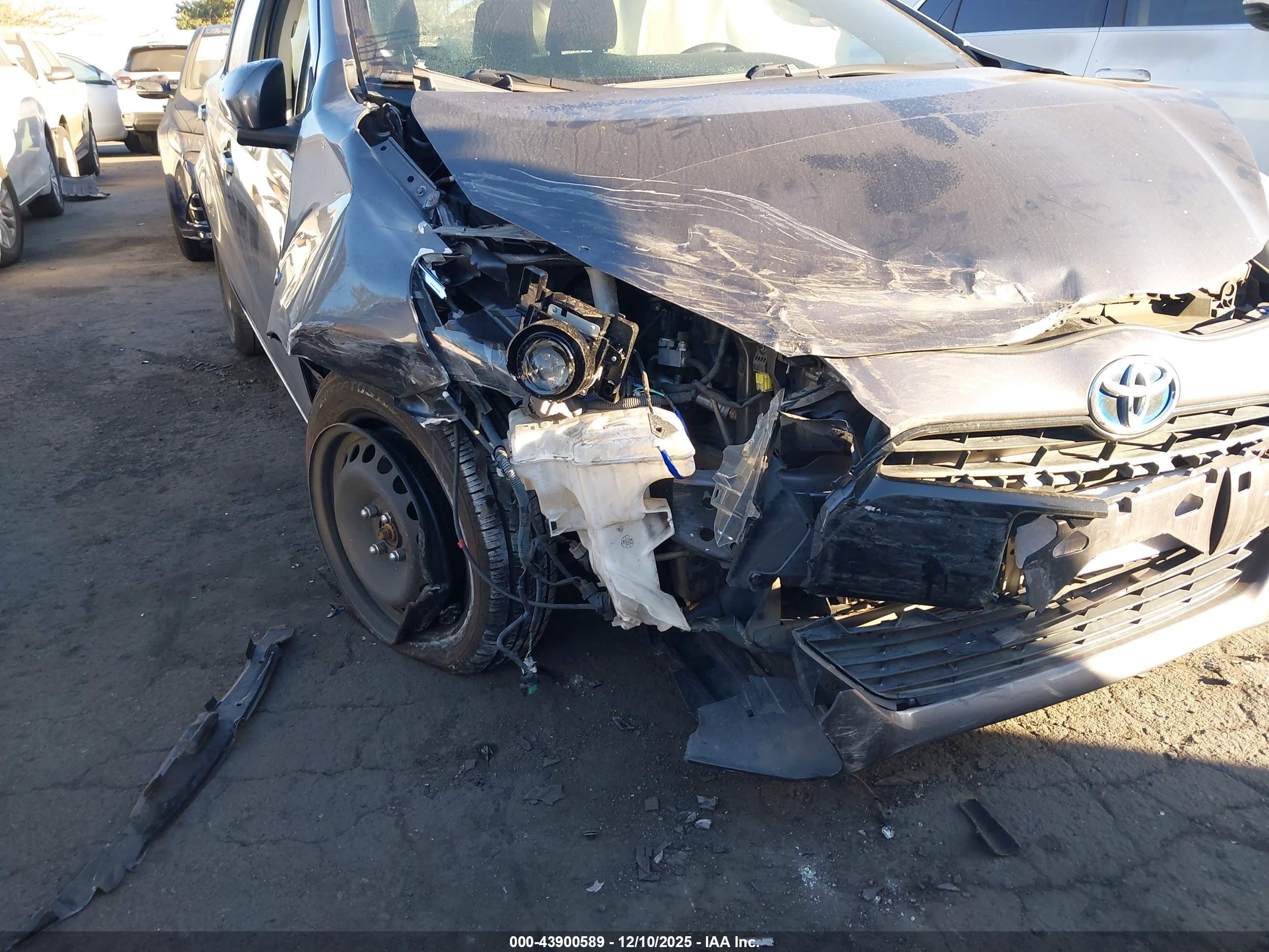 TOYOTA PRIUS image 6