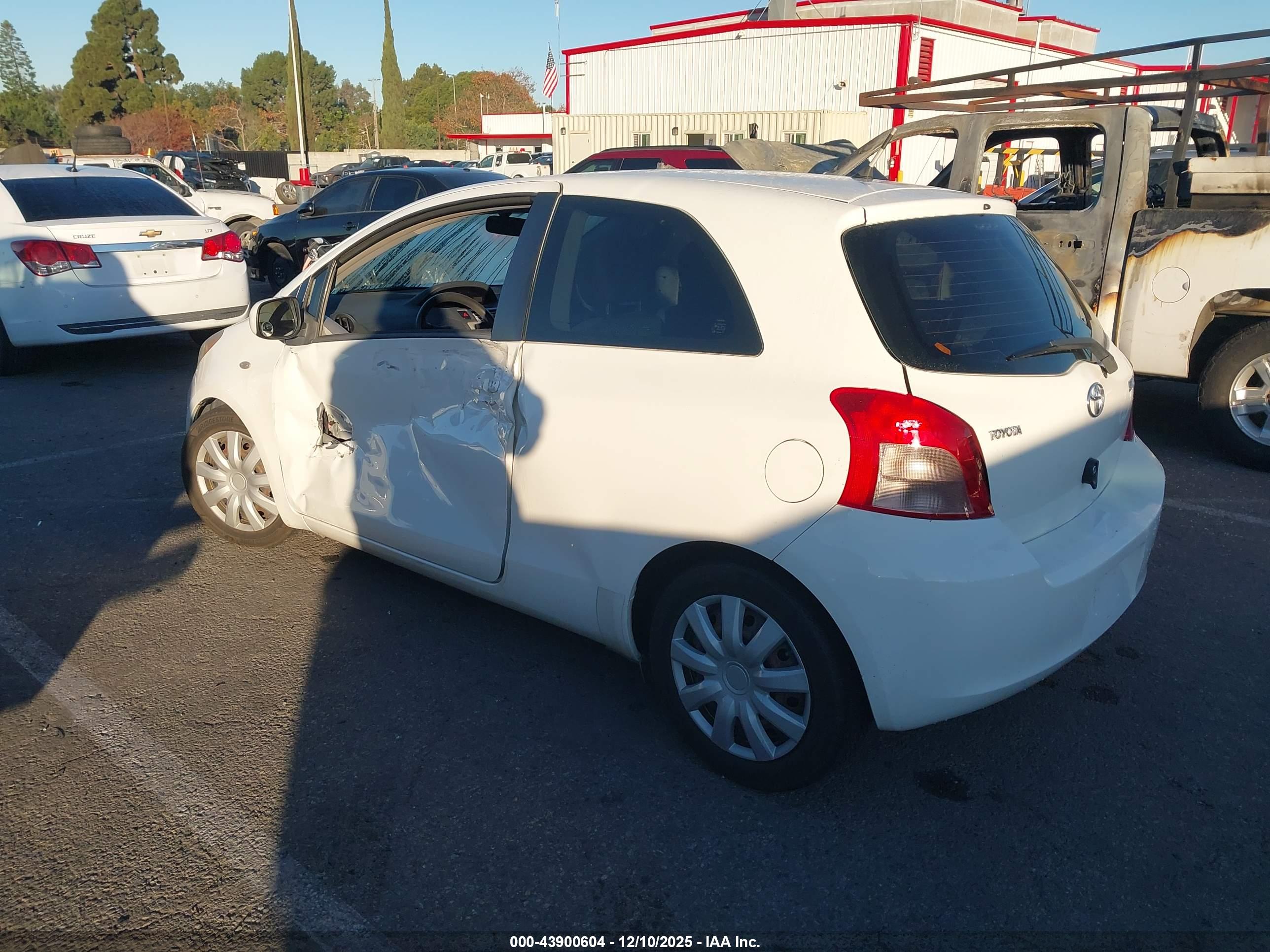 TOYOTA YARIS image 3