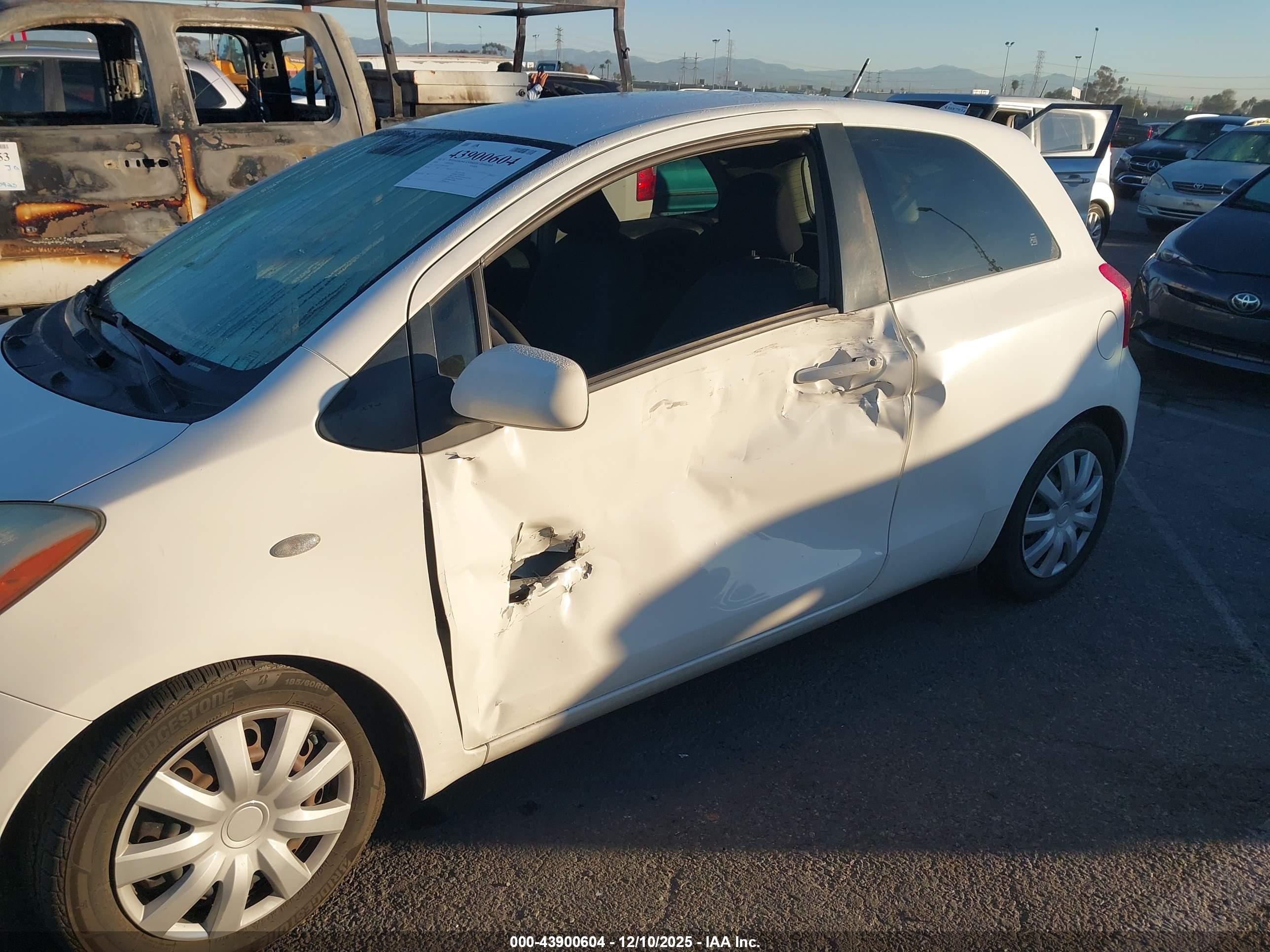 TOYOTA YARIS image 6
