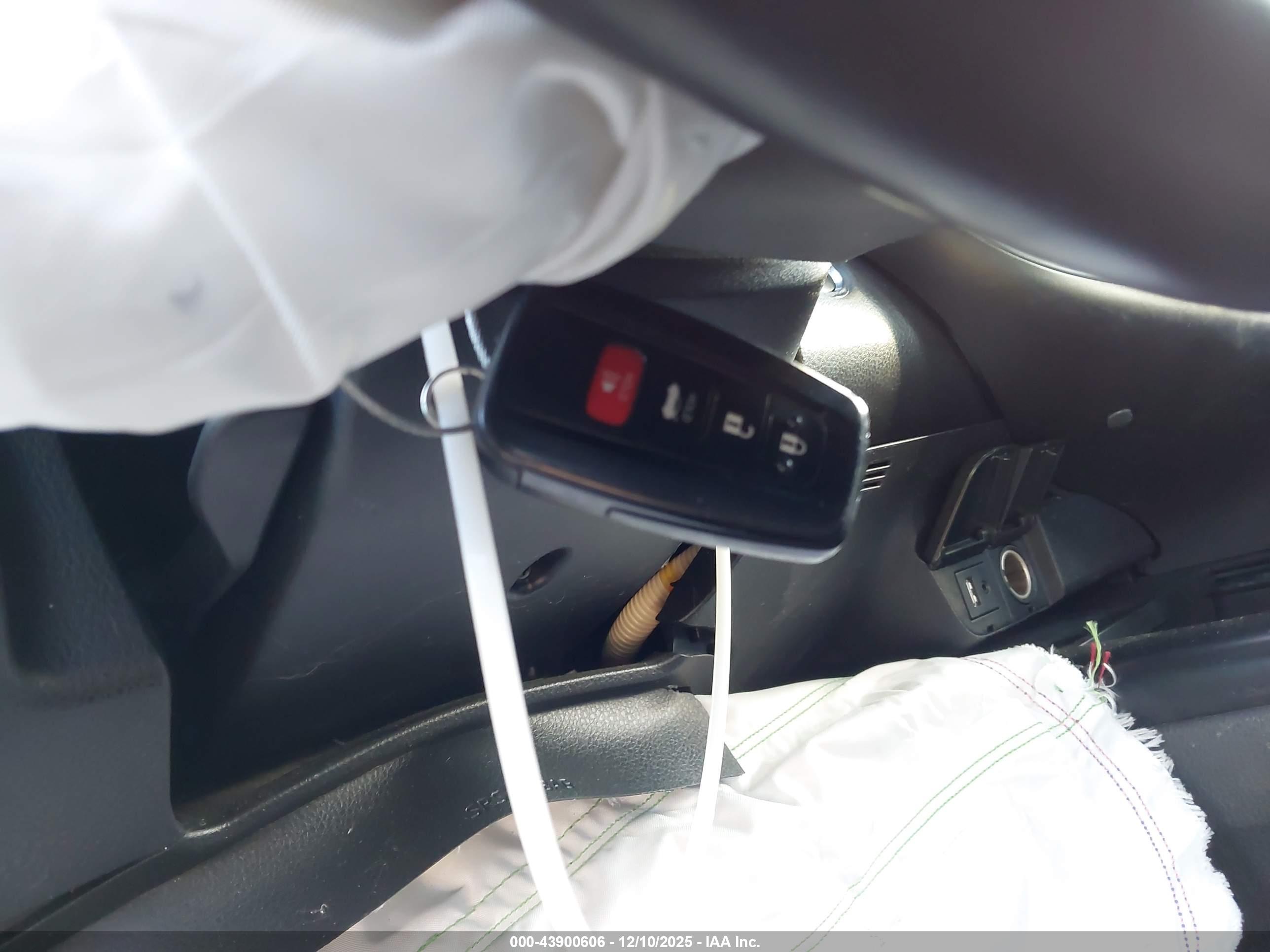 TOYOTA CAMRY image 11