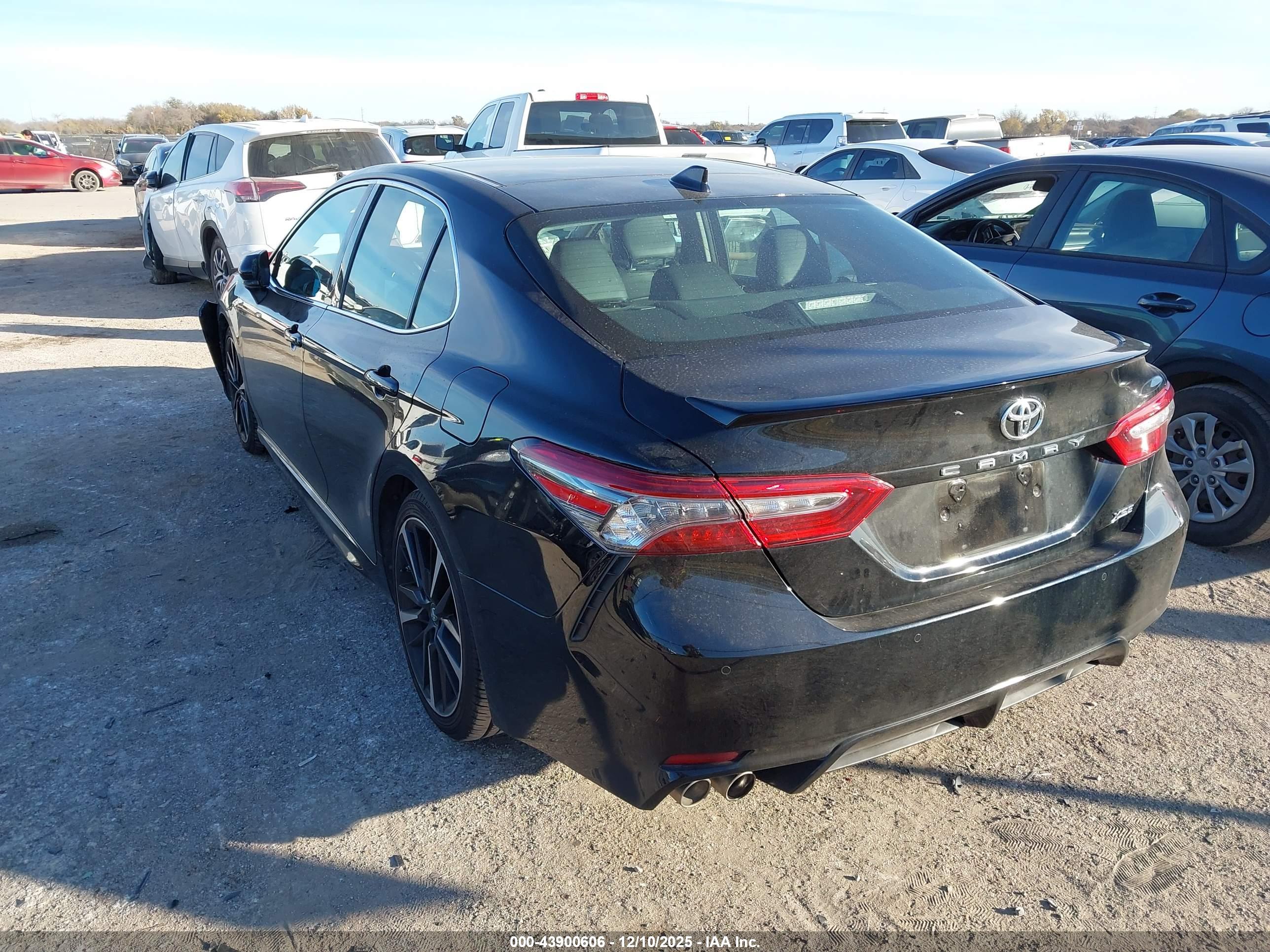 TOYOTA CAMRY image 3