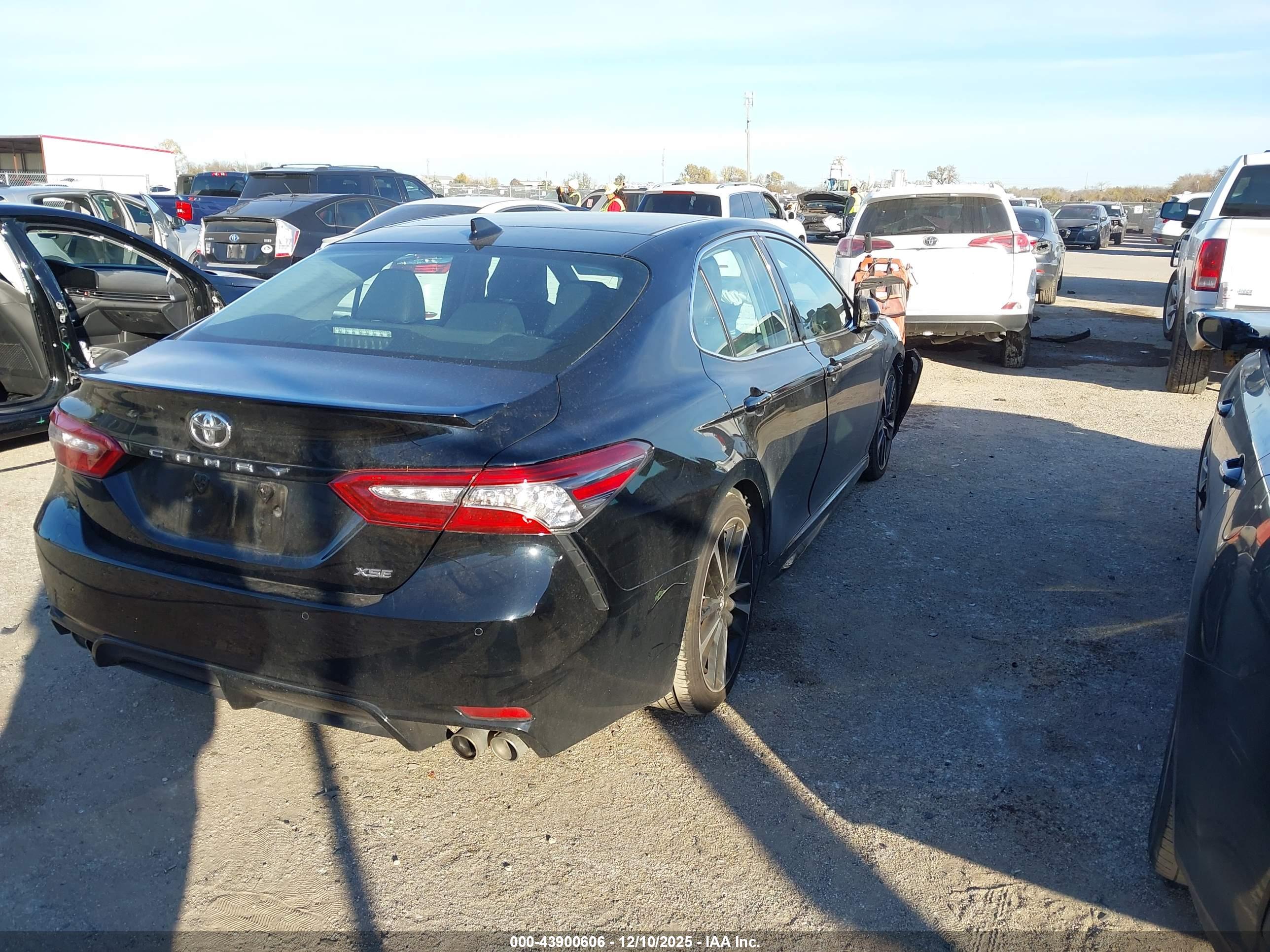 TOYOTA CAMRY image 4