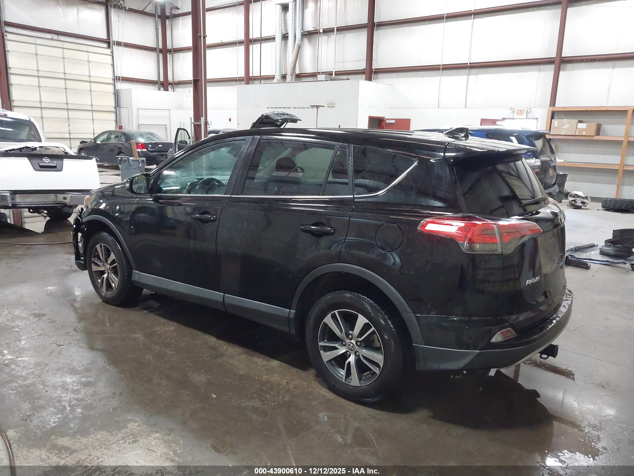 TOYOTA RAV4 image 3
