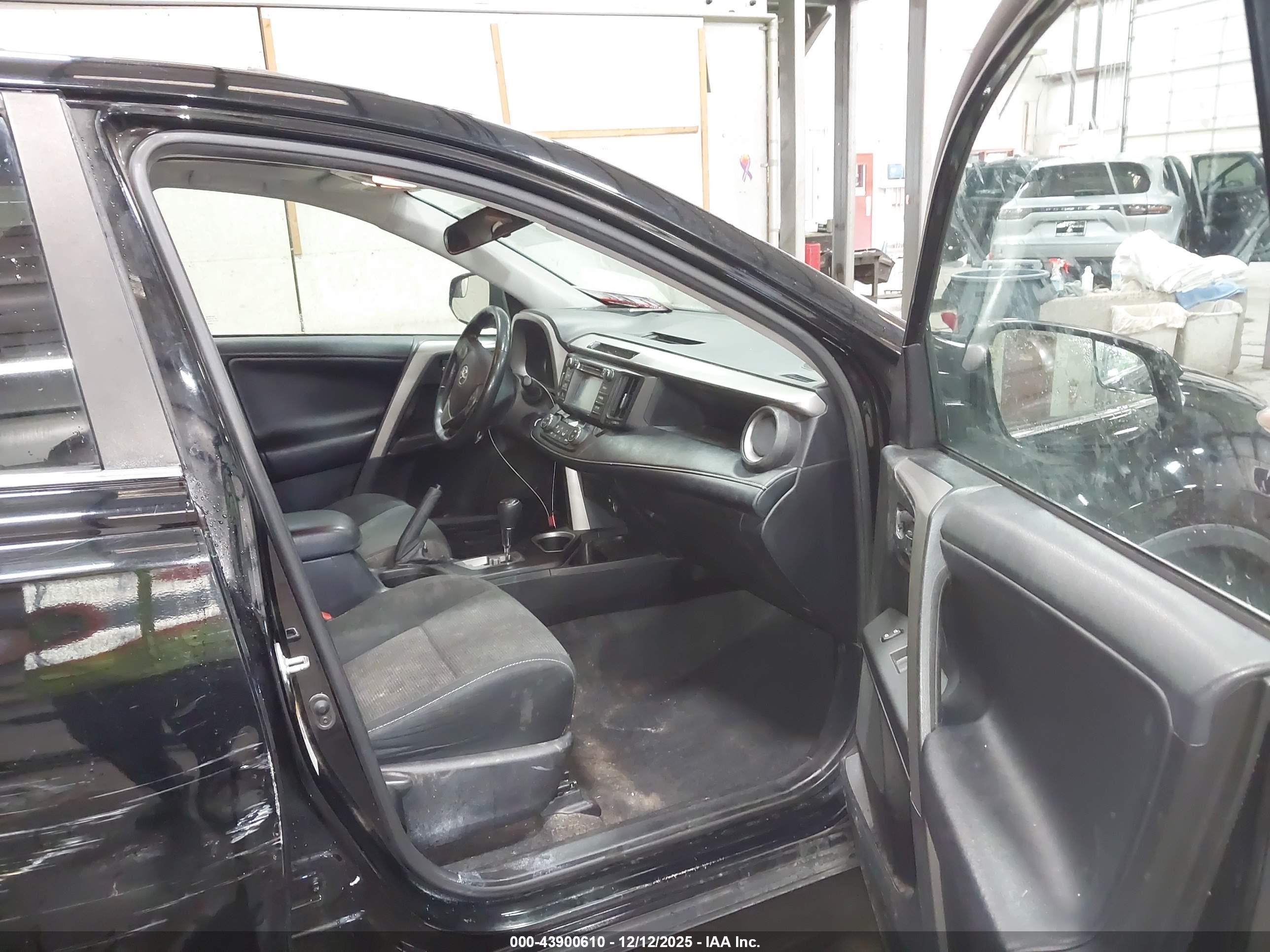 TOYOTA RAV4 image 5