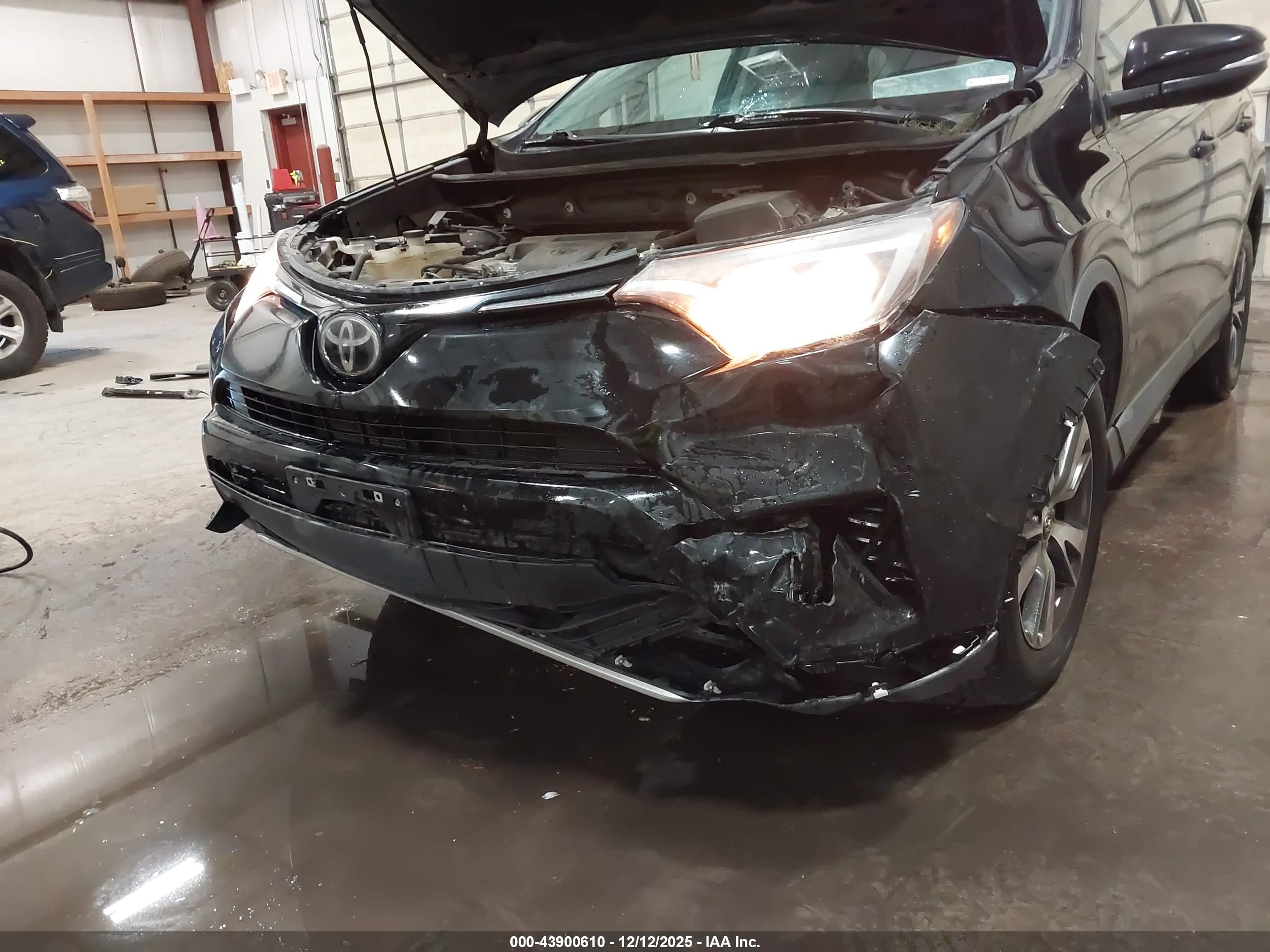 TOYOTA RAV4 image 6