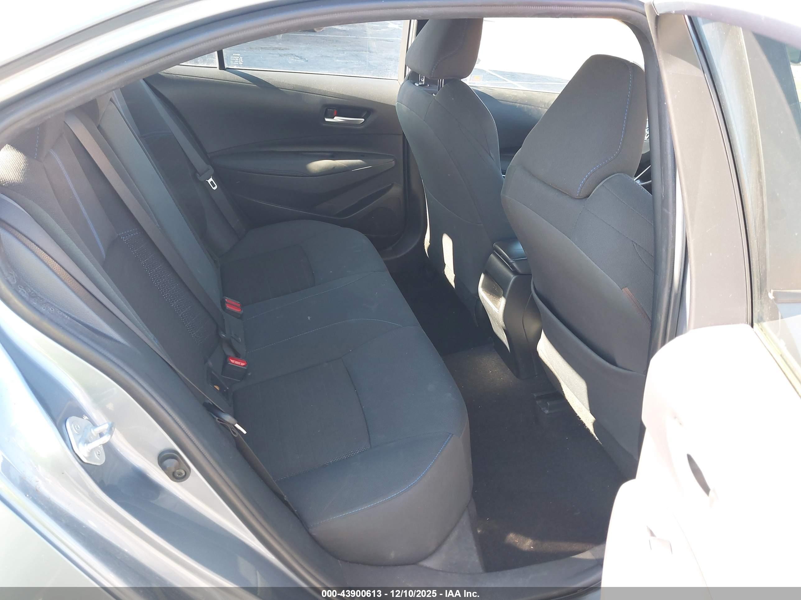TOYOTA COROLLA image 8