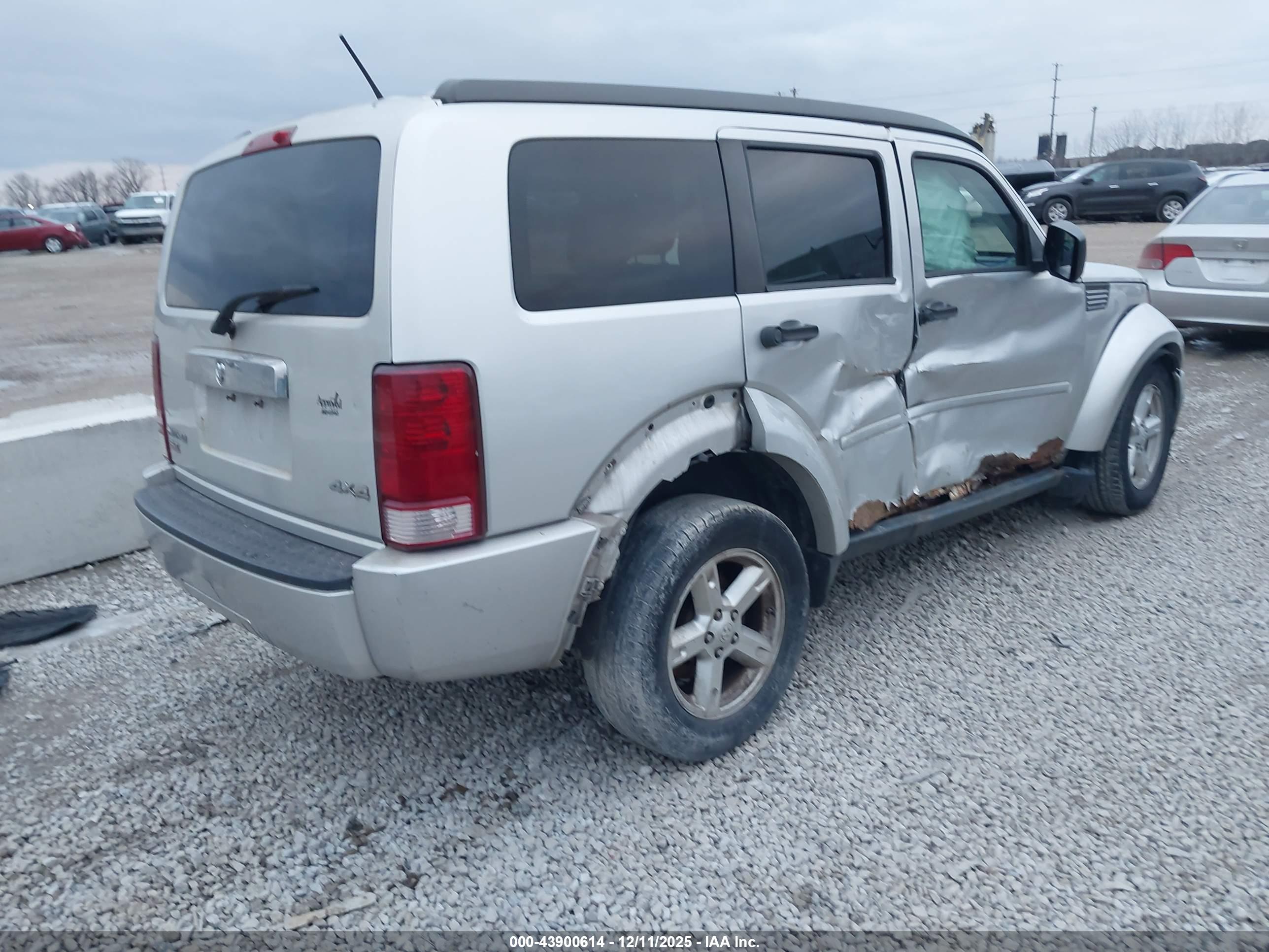 DODGE NITRO image 4