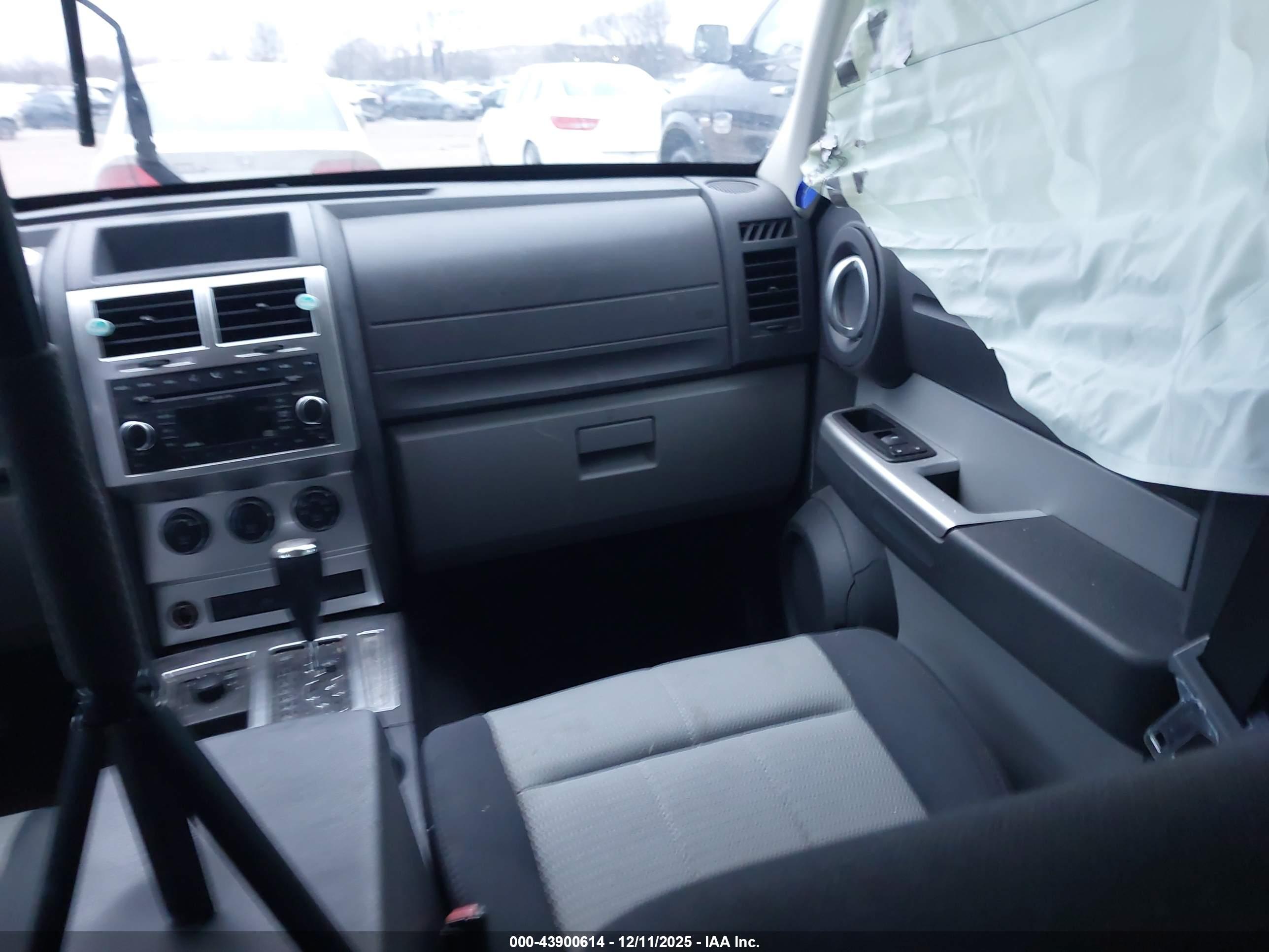 DODGE NITRO image 5
